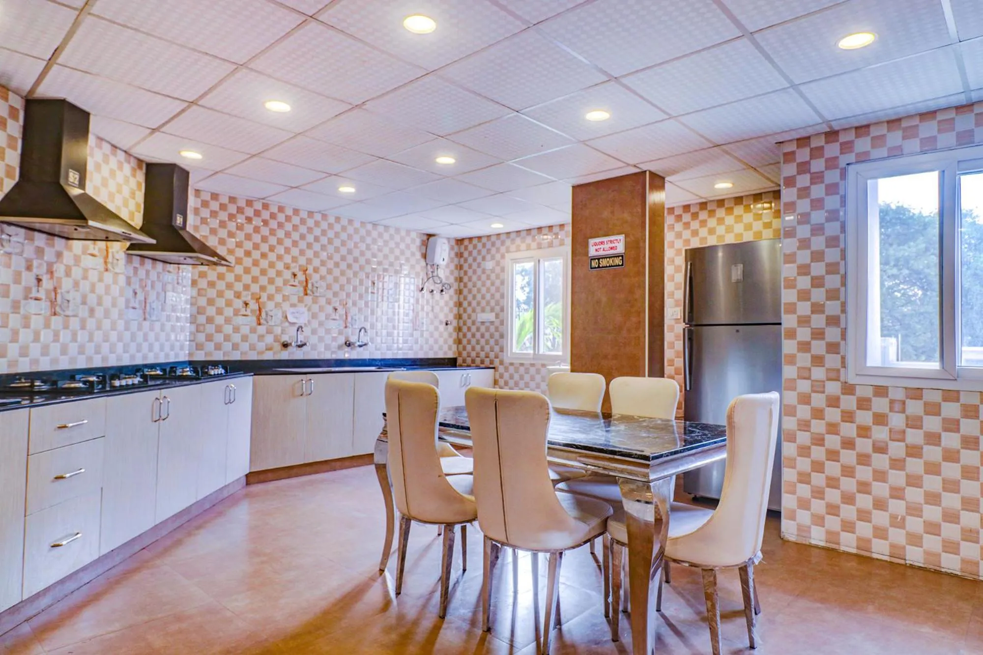 Restaurant/places to eat in FabHotel Turning Point - Nr Ulsoor Lake