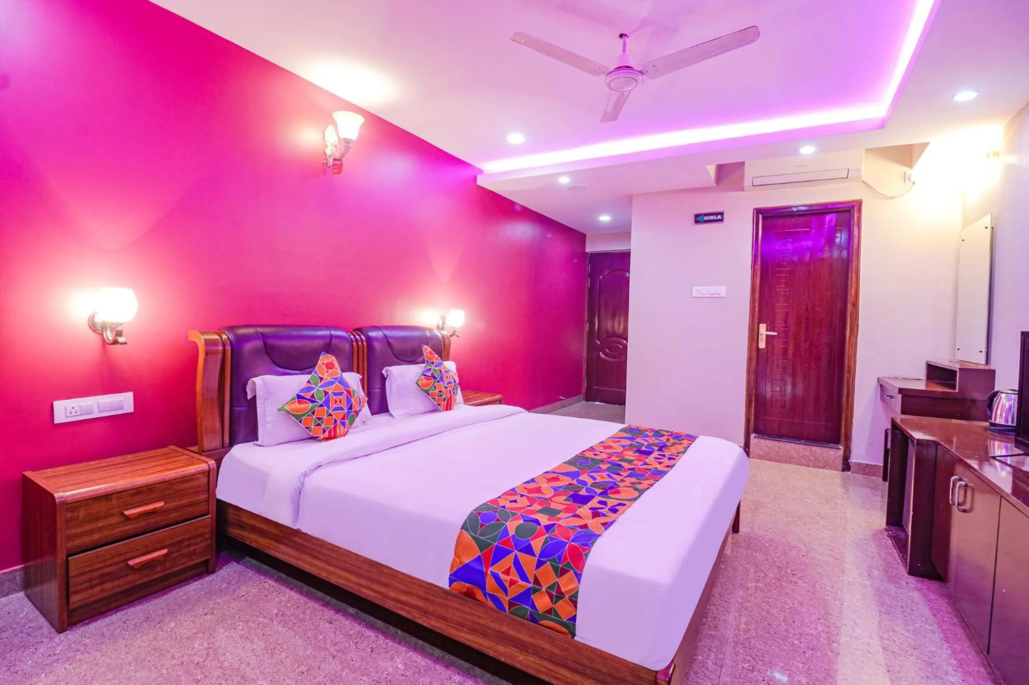 Photo of the whole room, Bed in FabHotel Turning Point - Nr Ulsoor Lake