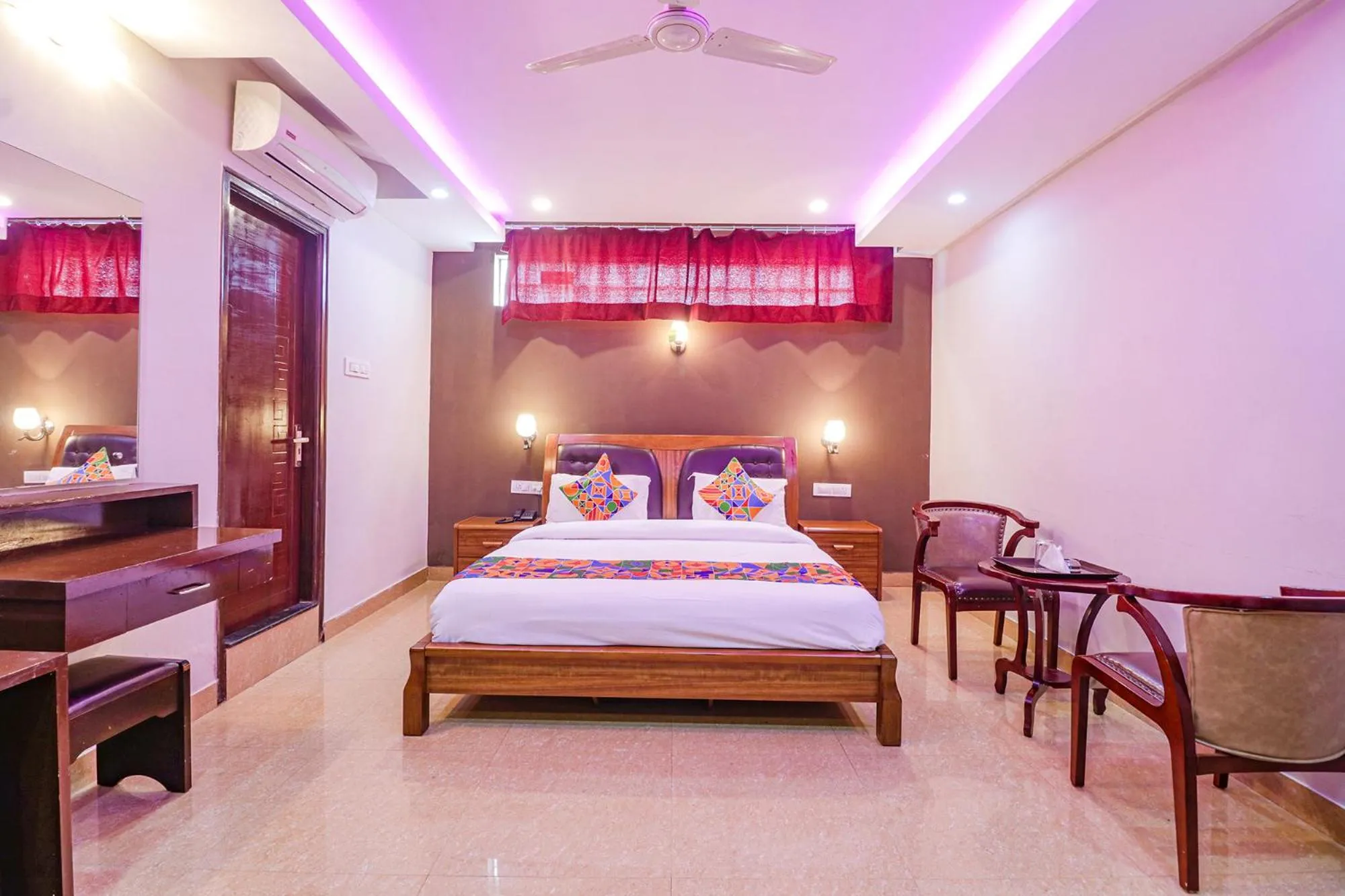 Photo of the whole room, Bed in FabHotel Turning Point - Nr Ulsoor Lake