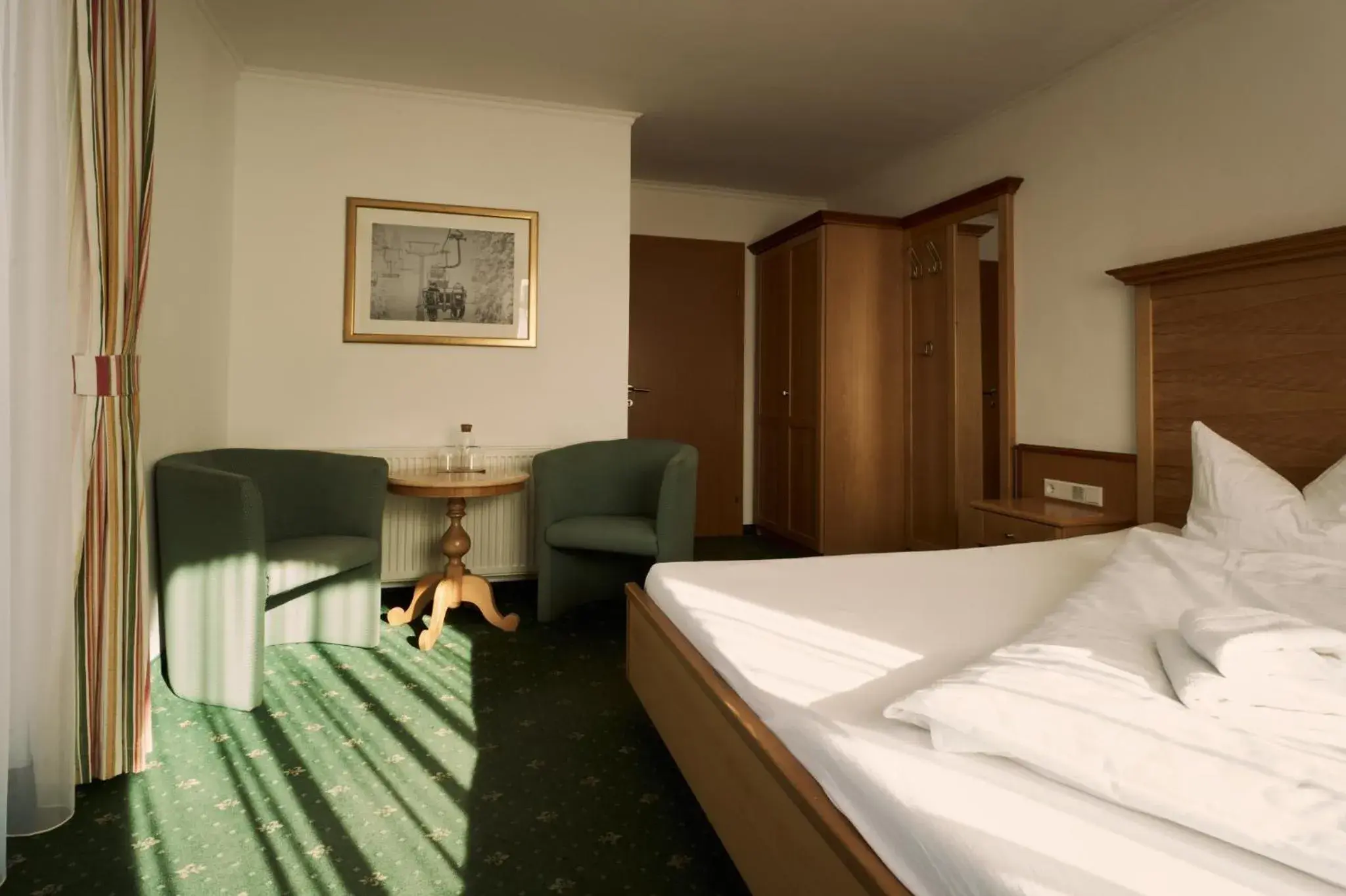 Double Room with Balcony in Hotel Martini Kaprun - including summercard & breakfast Double Room with Balcony in Hotel Martini Kaprun - including summercard & breakfast