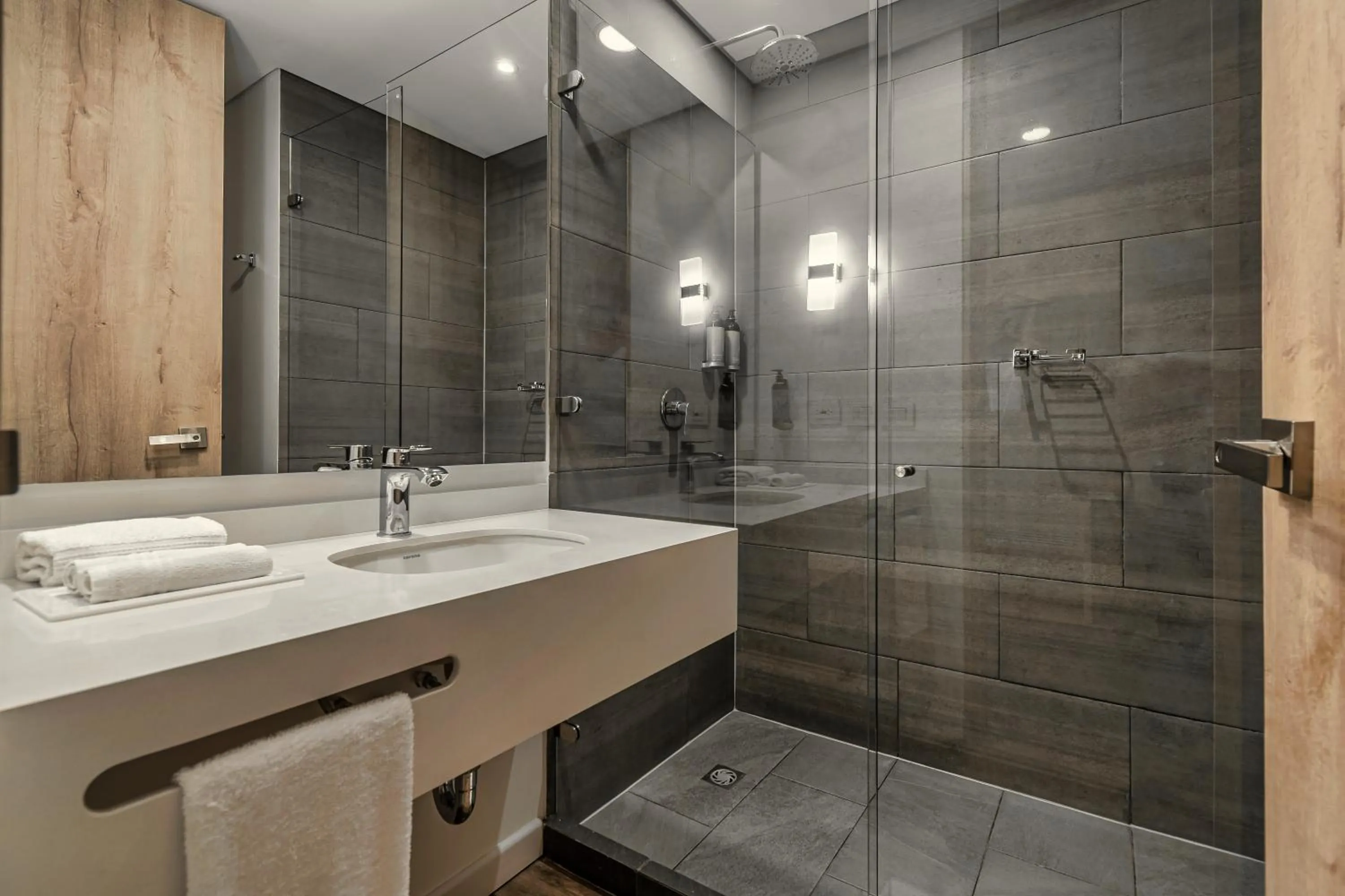 Shower in Hotel Distrito ZF By OxoHotel