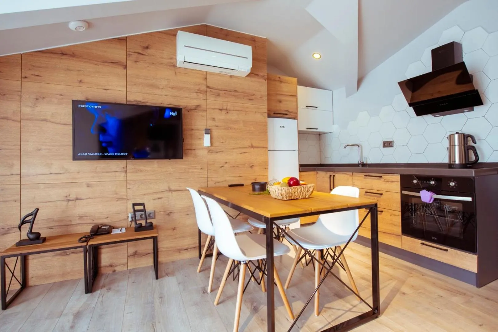 TV and multimedia in S3 King Residence