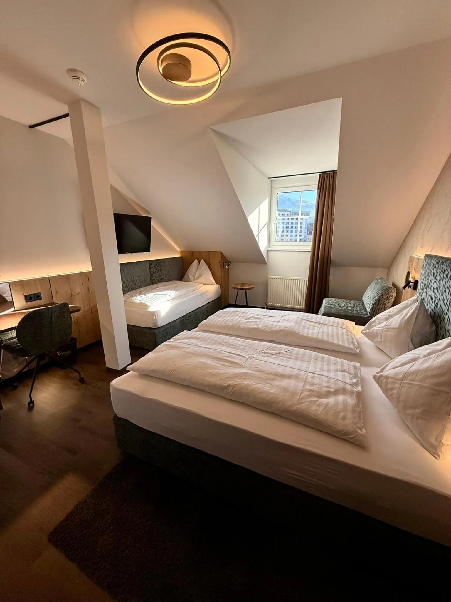 Bedroom, Bed in Dollinger