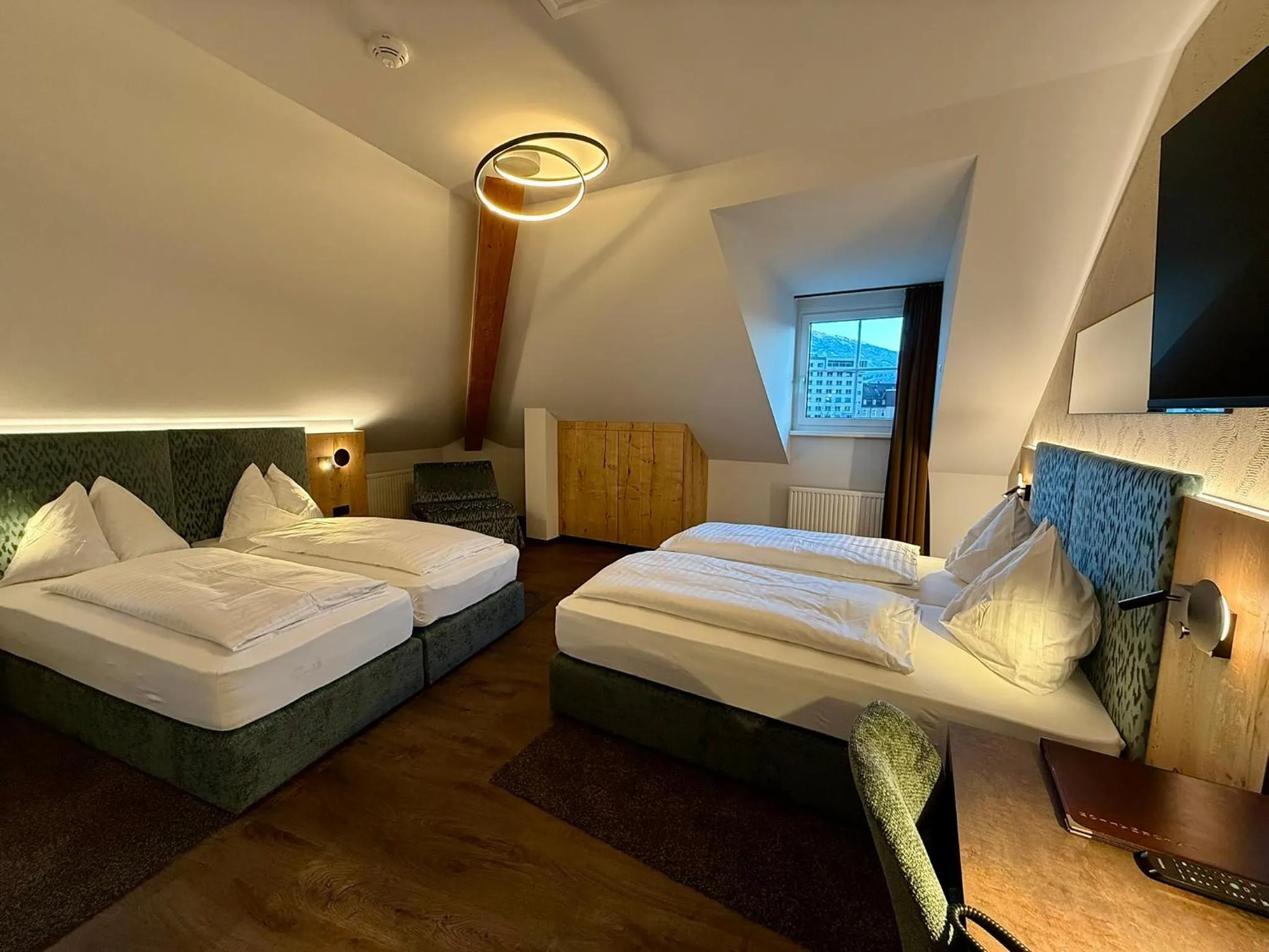 Bedroom, Bed in Dollinger