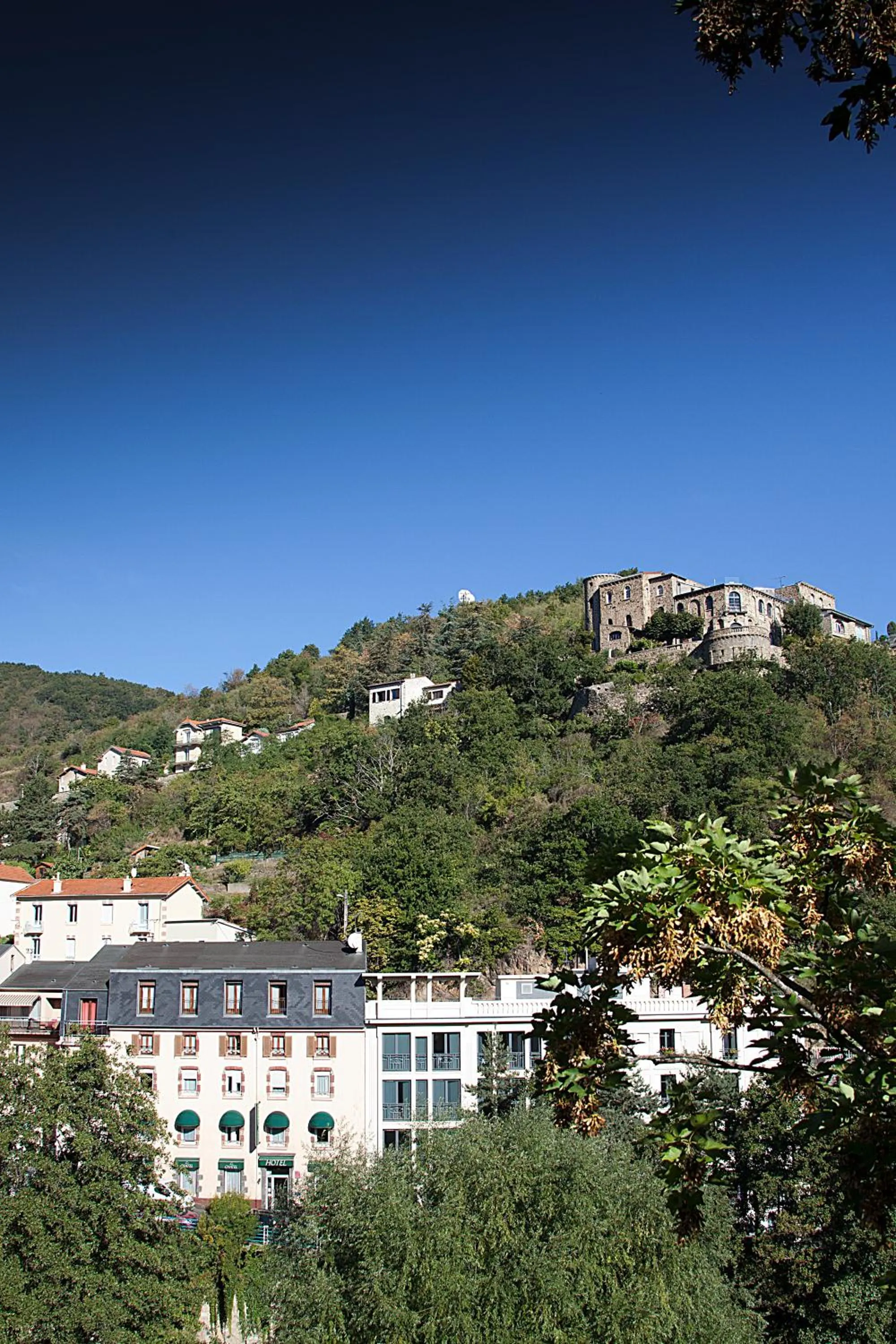 Facade/entrance in Le Chatel
