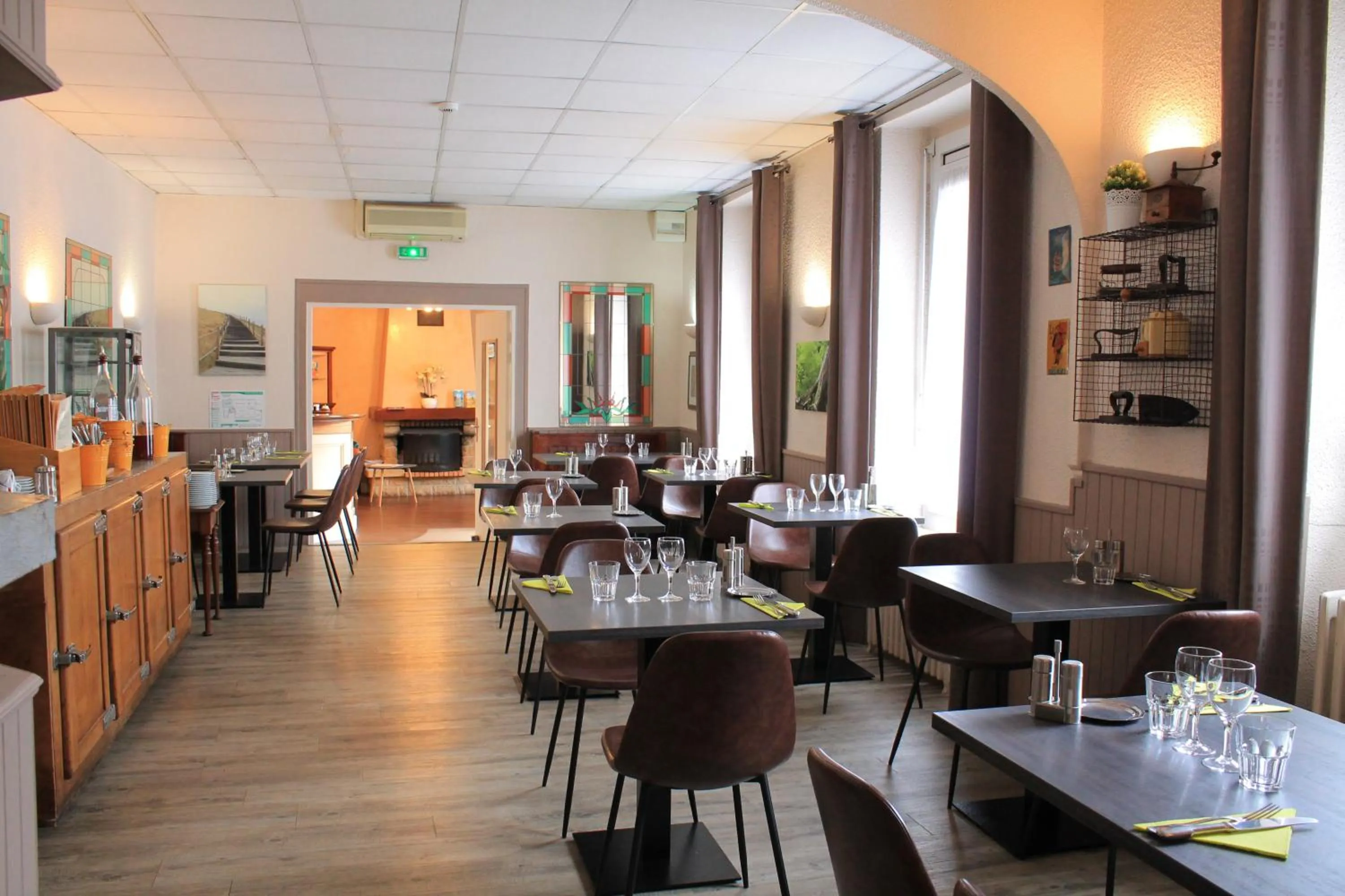 Restaurant/places to eat in Le Chatel