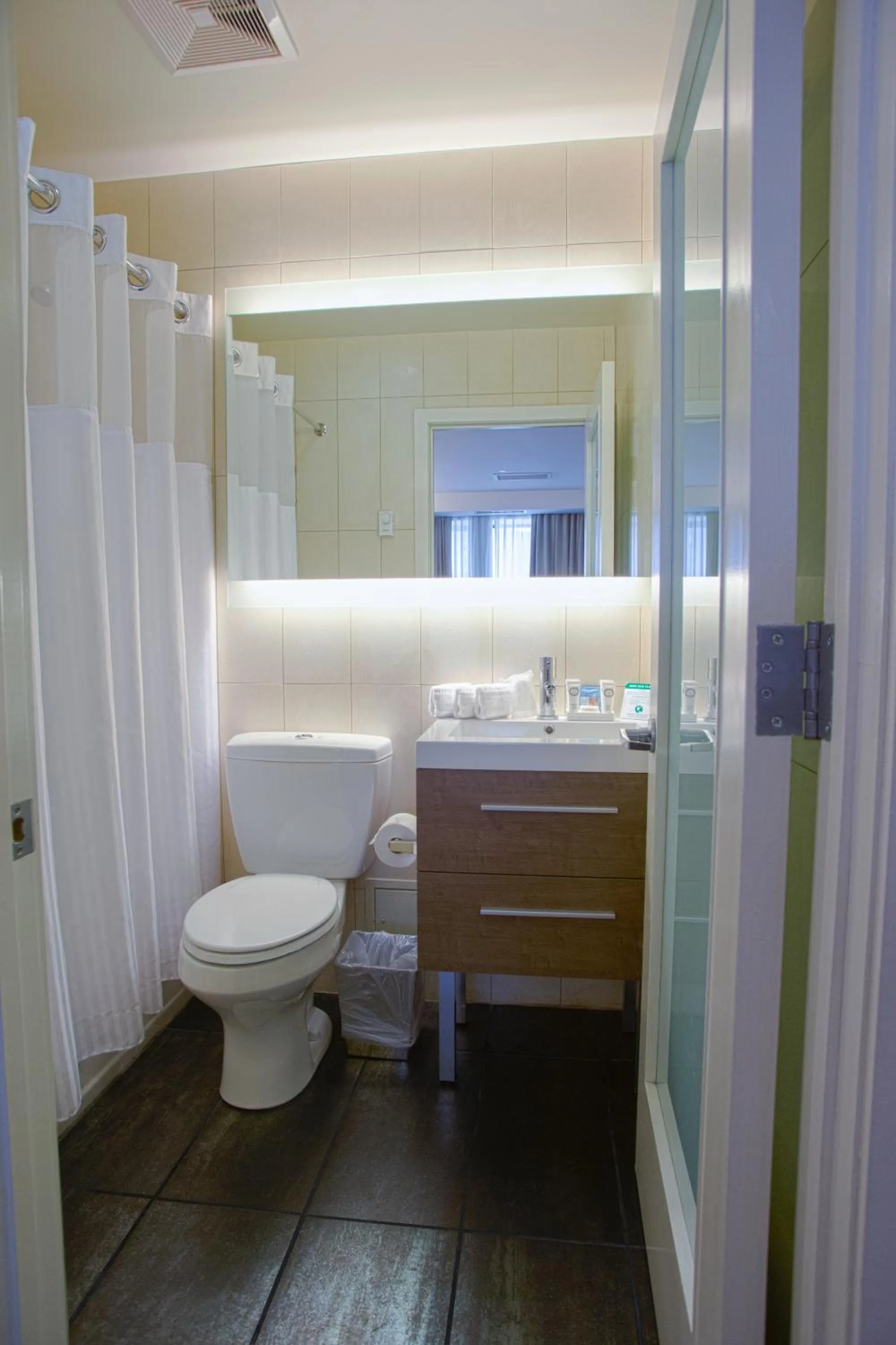 Bathroom in Leon Hotel LES