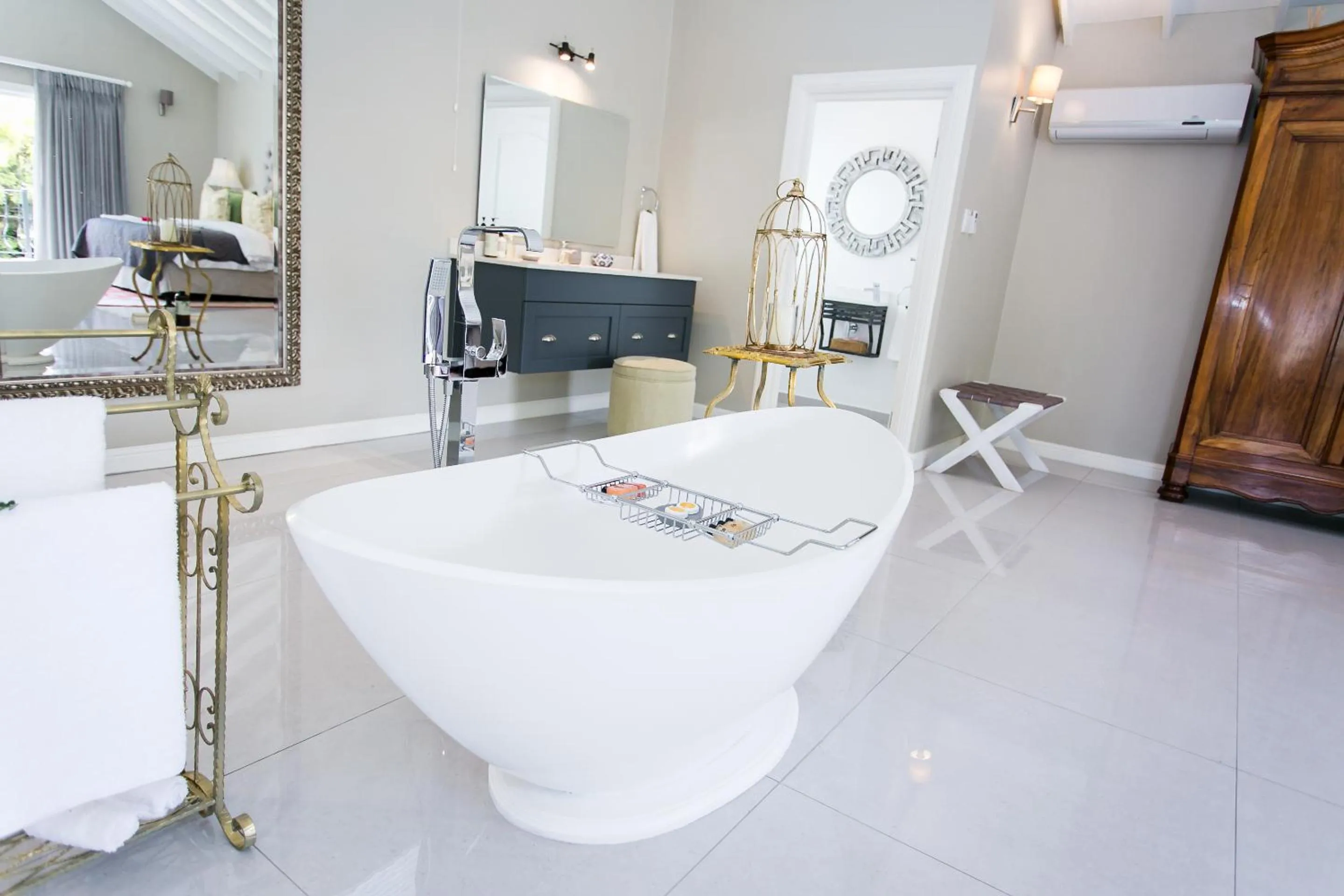 Bath in Burkleigh House