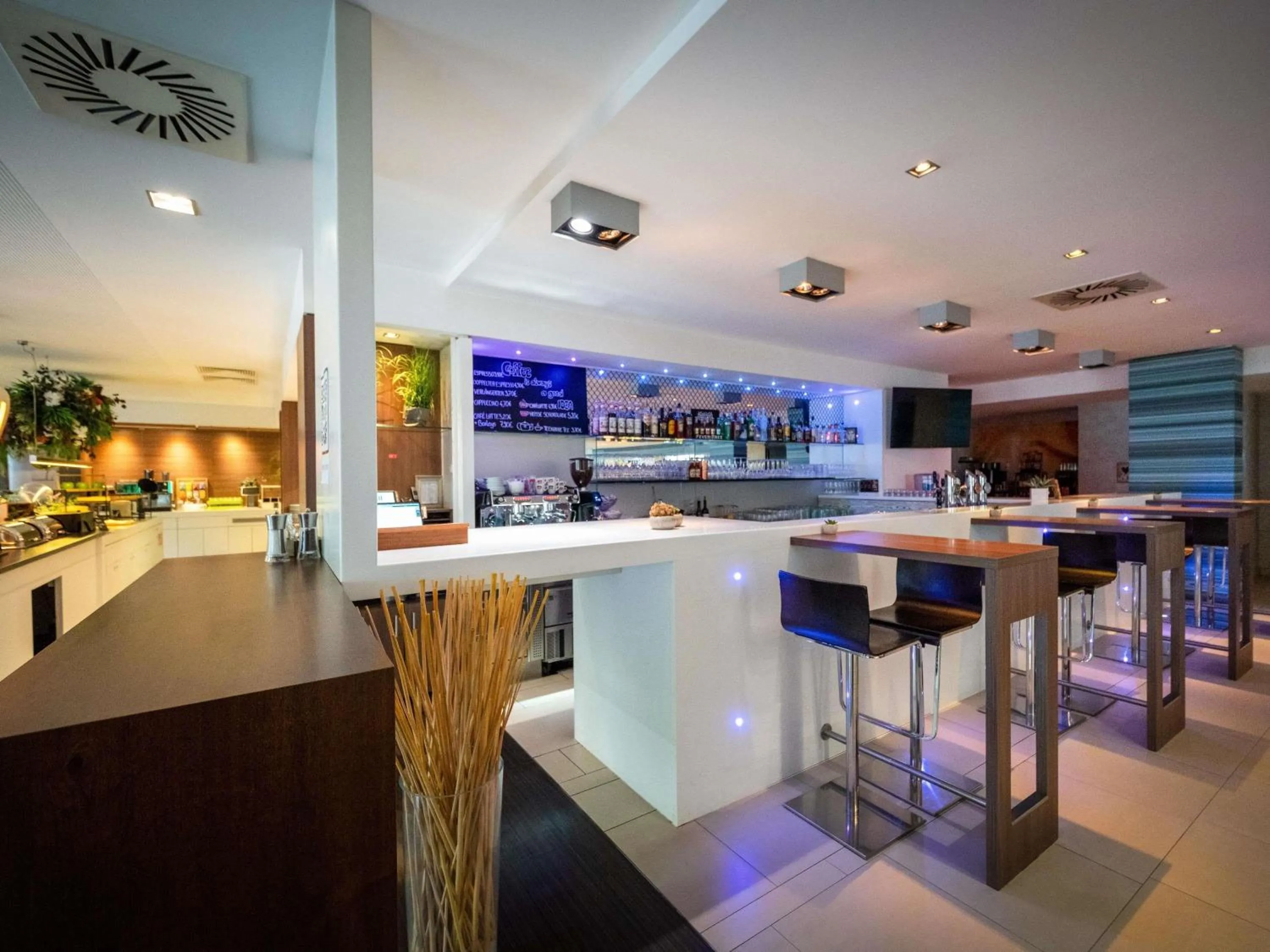 Lounge or bar in Ibis Styles Linz
