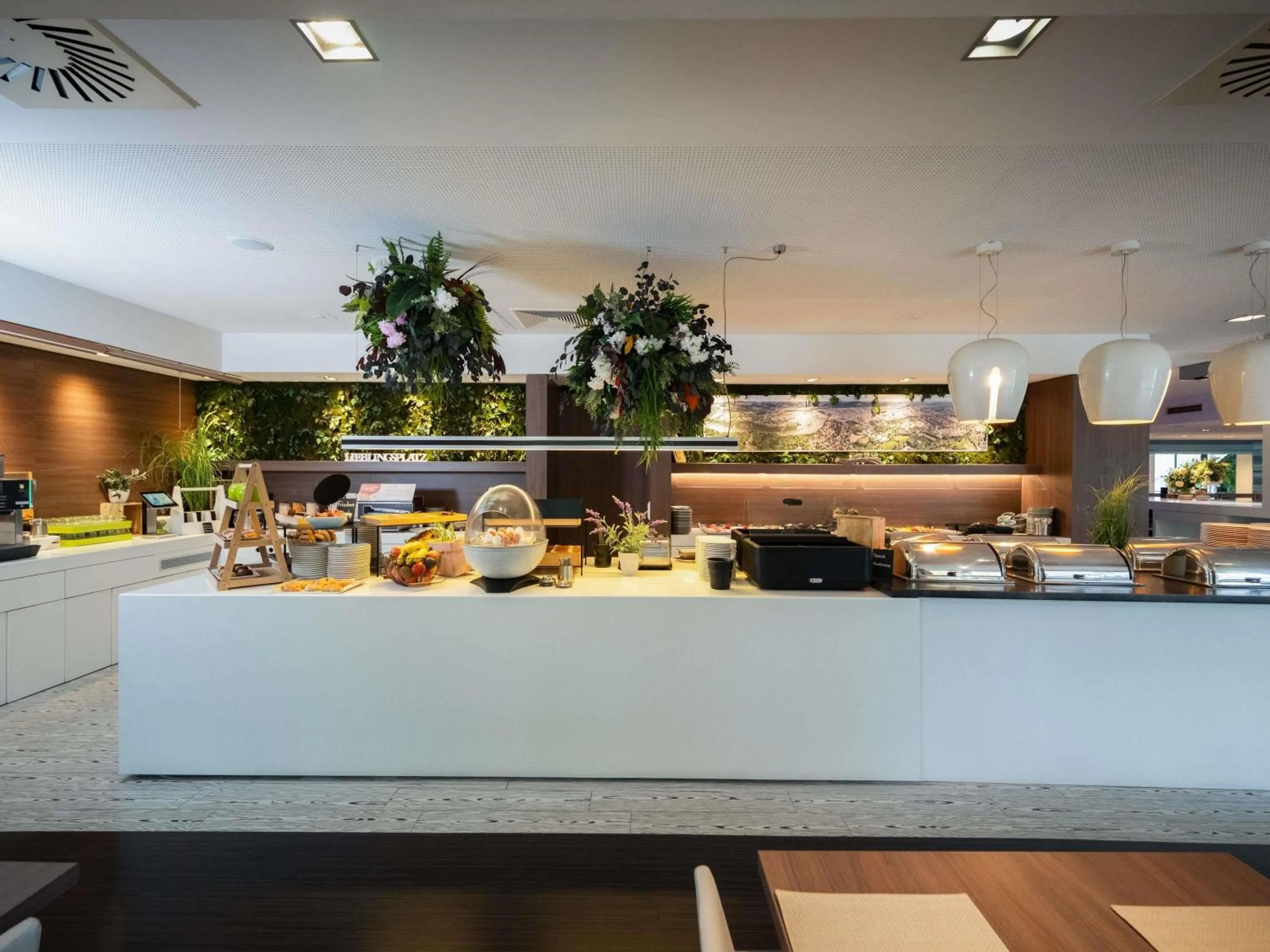 Restaurant/places to eat in Ibis Styles Linz