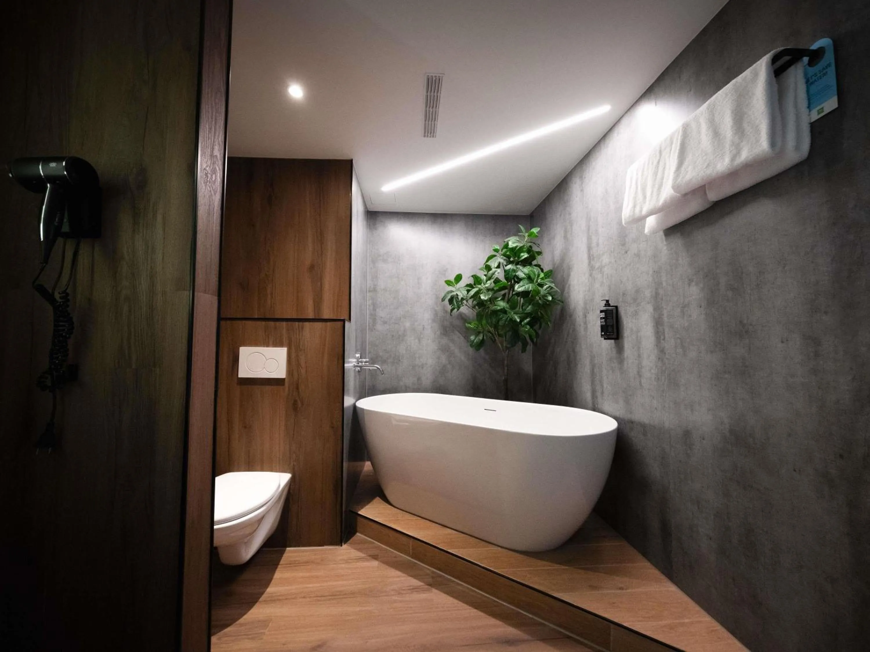 Photo of the whole room in Ibis Styles Linz