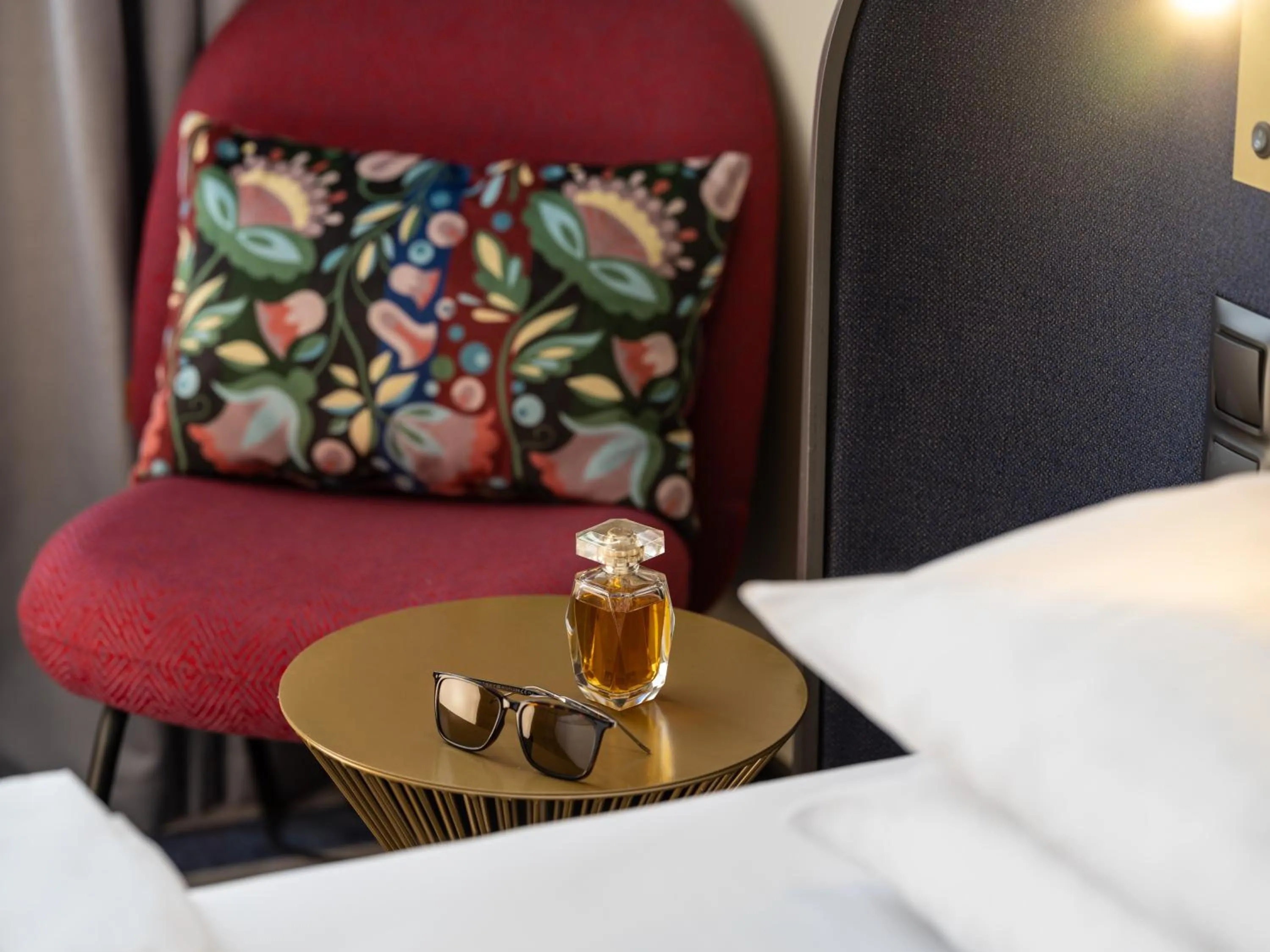 Seating area, Bed in Hotel Mercure Wien City