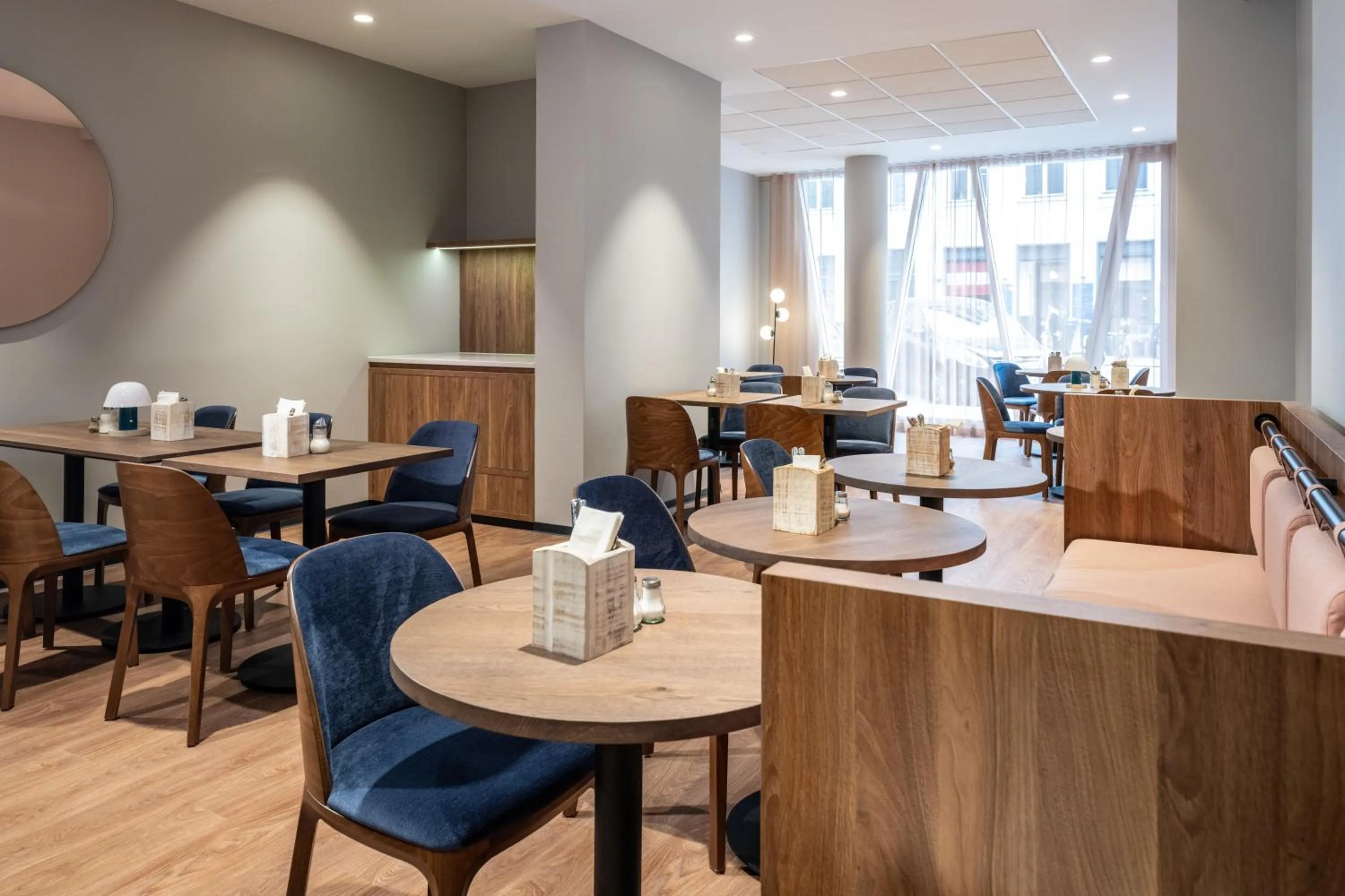 Buffet breakfast in Hotel Mercure Wien City