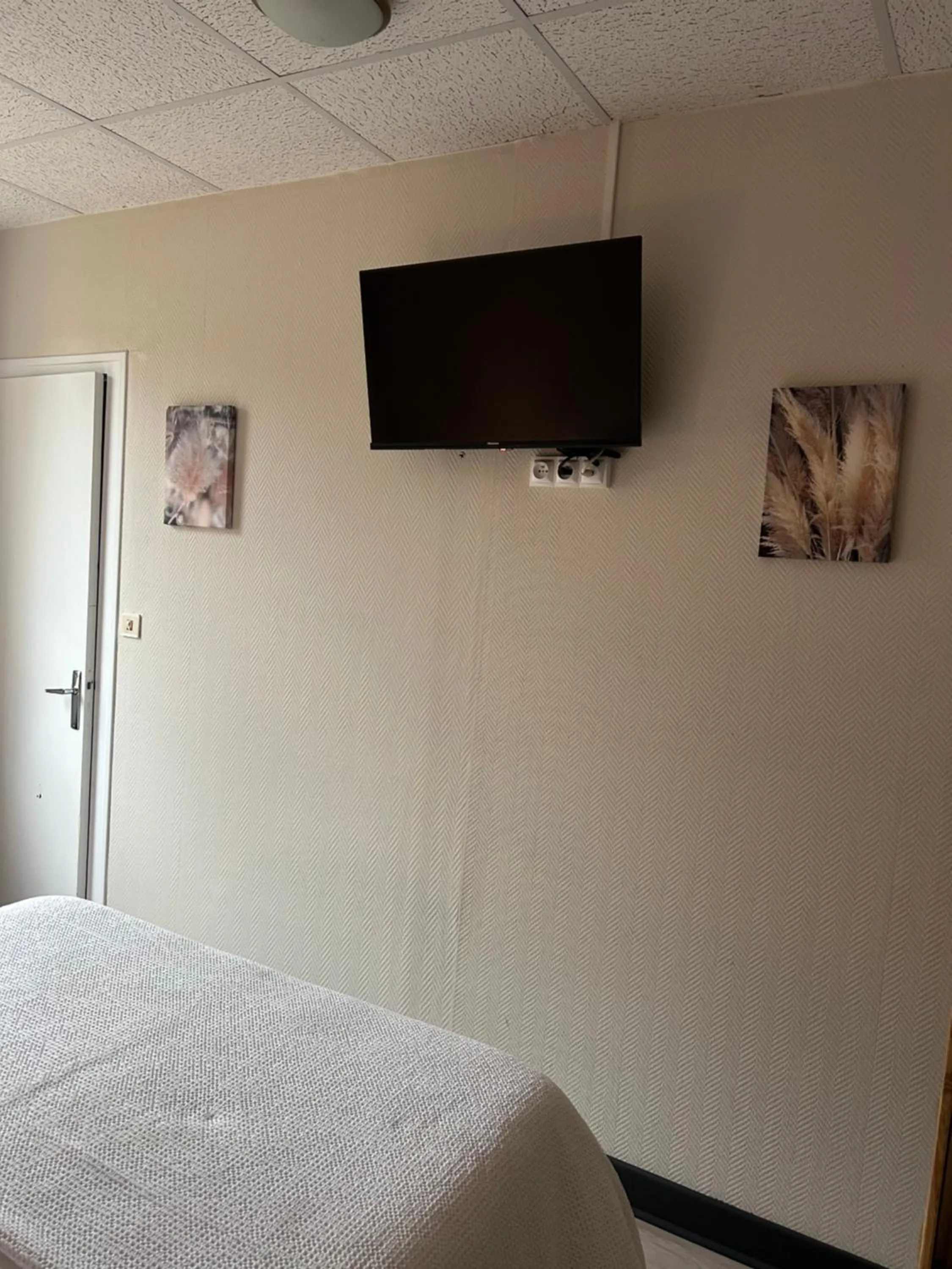 TV and multimedia, Bed in Hôtel l'Annexe