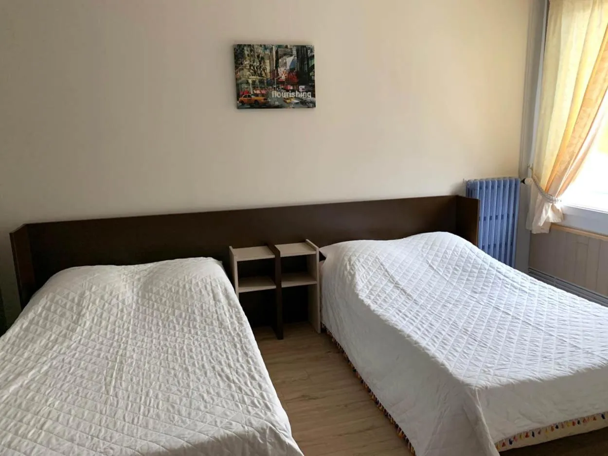 Bedroom, Bed in Hôtel l'Annexe