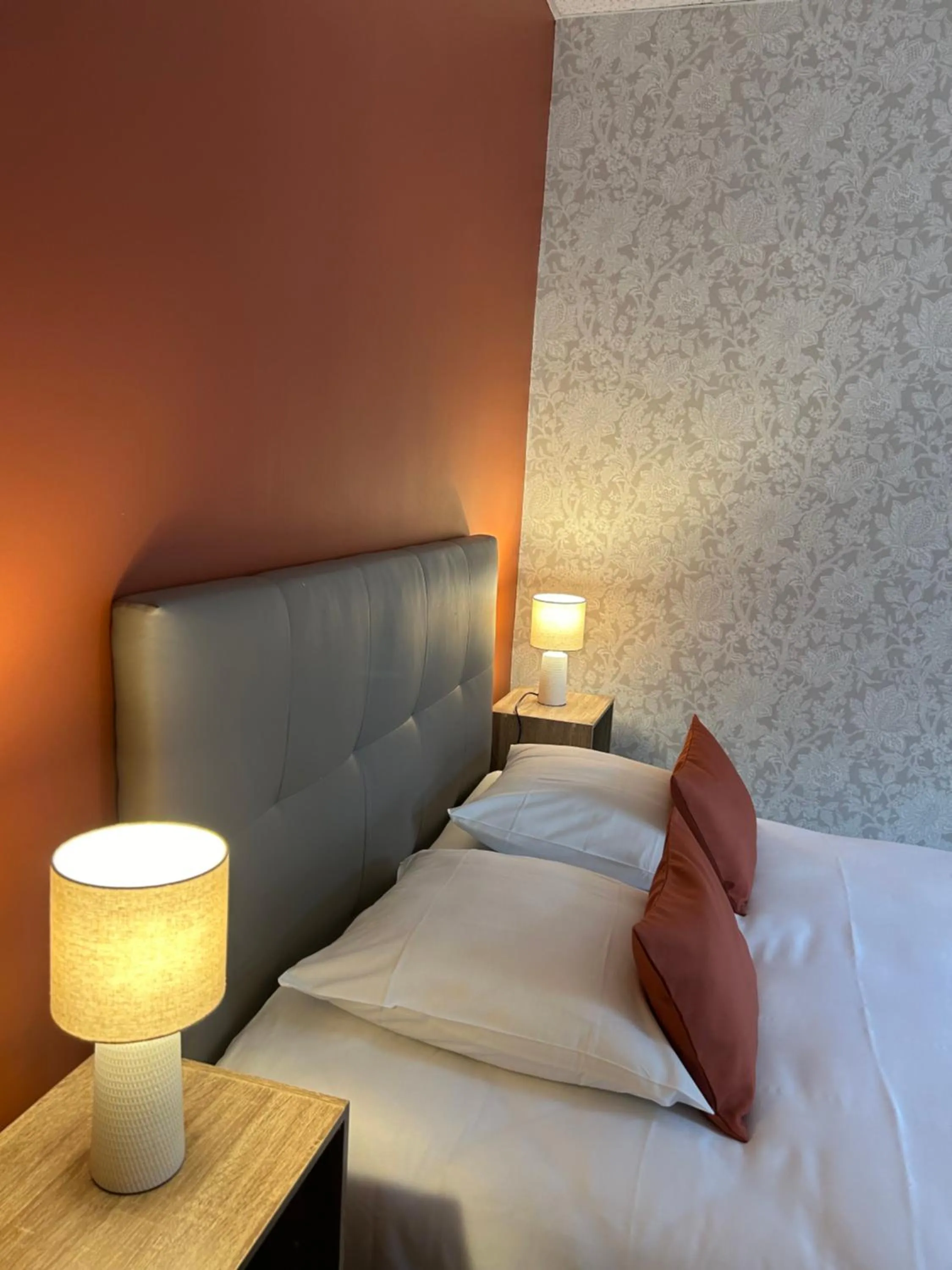 TV and multimedia, Bed in Hôtel l'Annexe