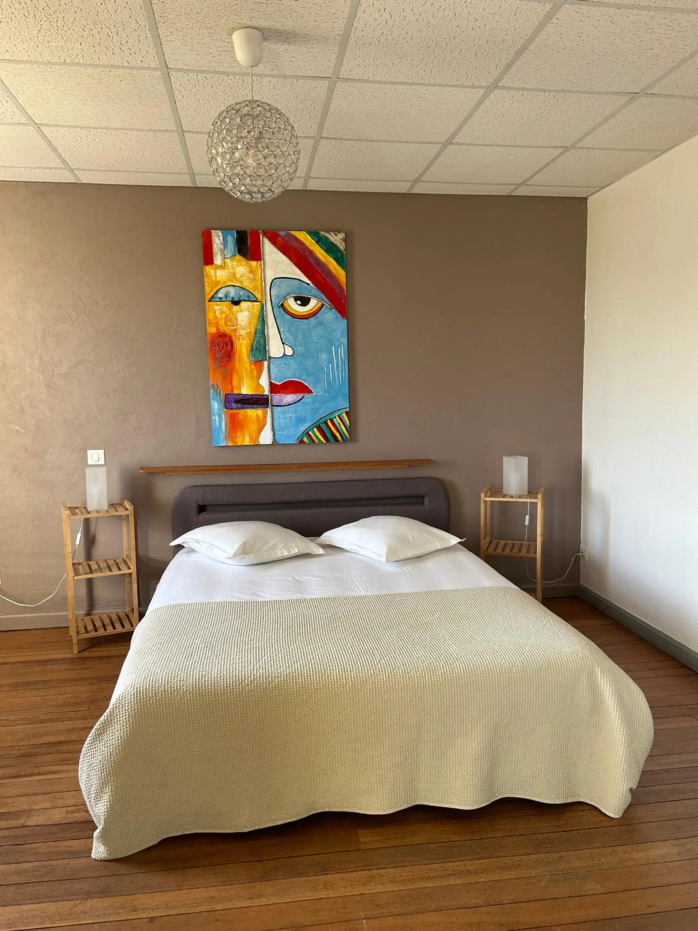 TV and multimedia, Bed in Hôtel l'Annexe