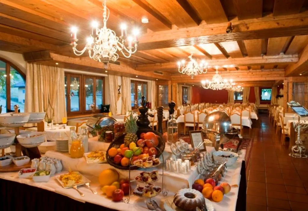 Buffet breakfast in Hotel Unterhof
