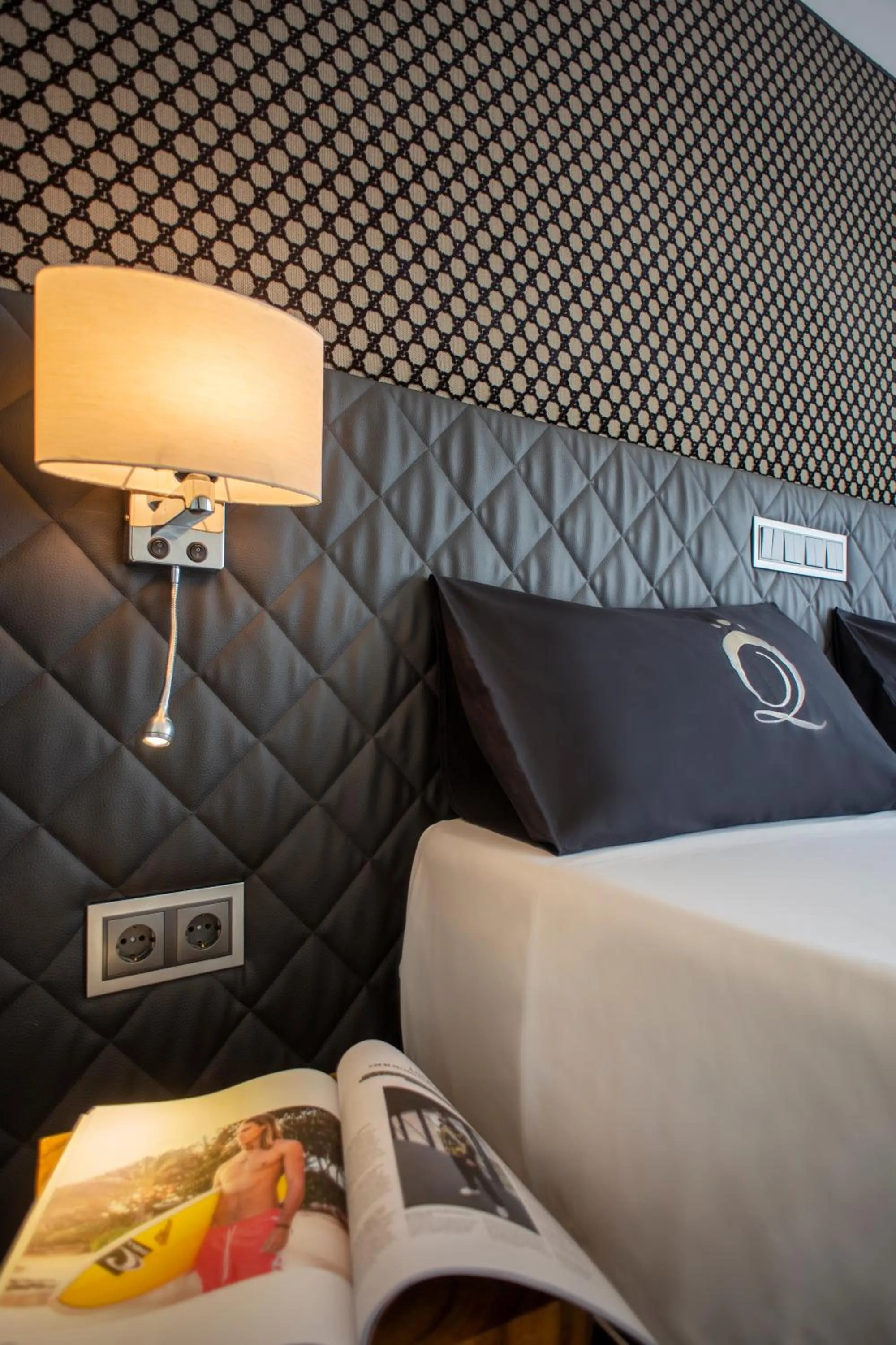 Bedroom, Bed in The Queen Luxury Apartments - Villa Carlotta