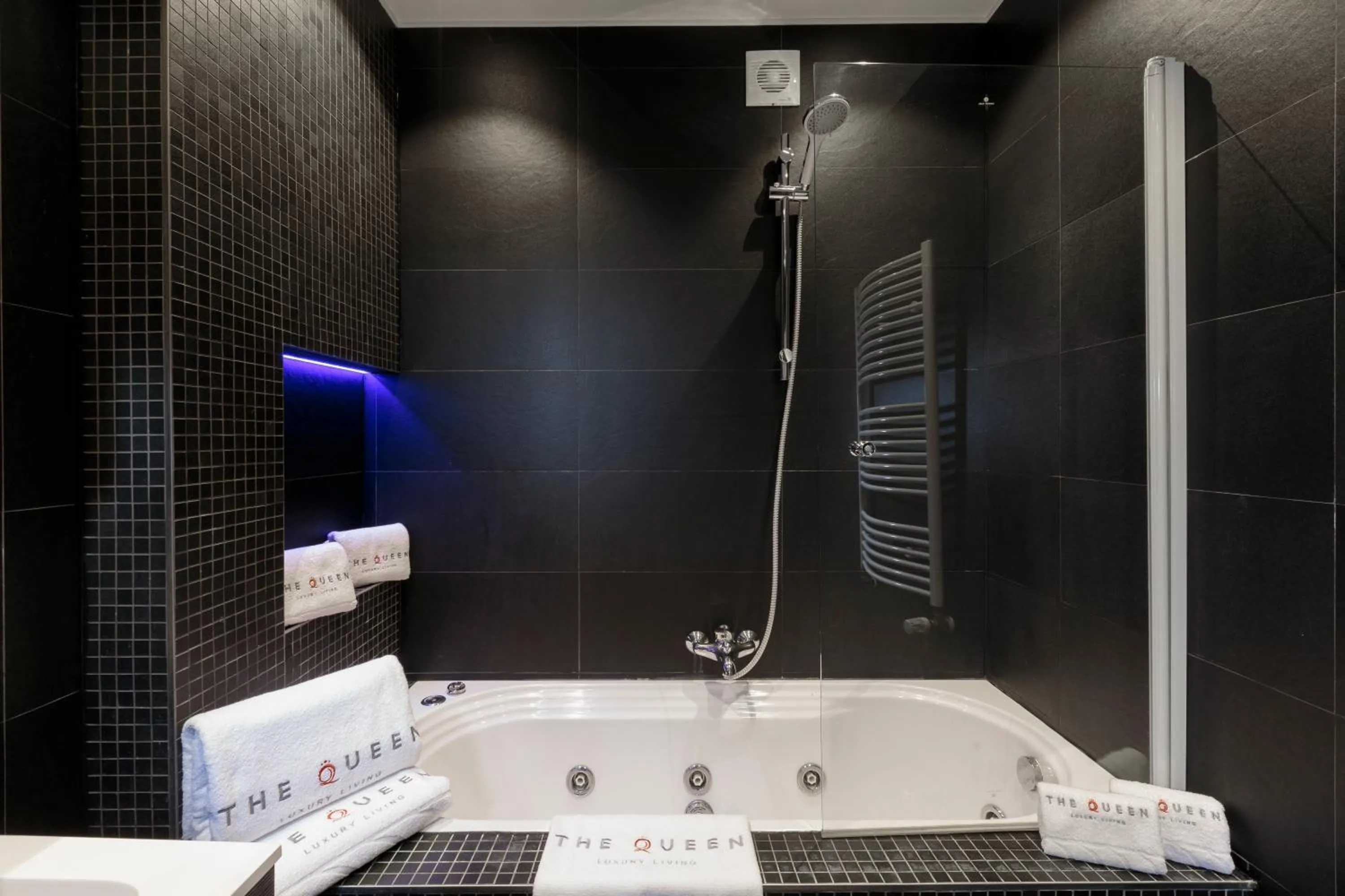 Bathroom in The Queen Luxury Apartments - Villa Carlotta