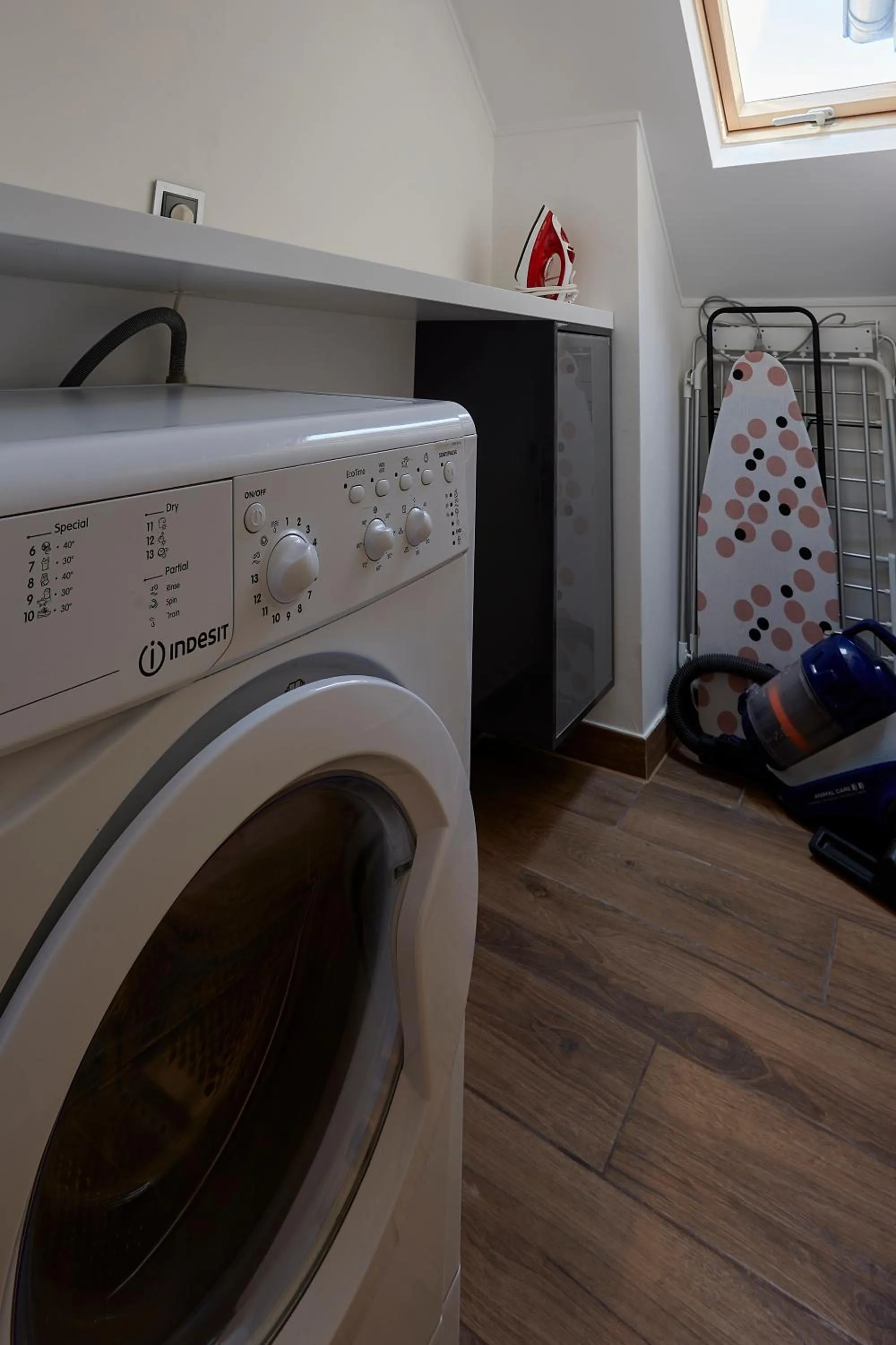 washing machine in The Queen Luxury Apartments - Villa Carlotta
