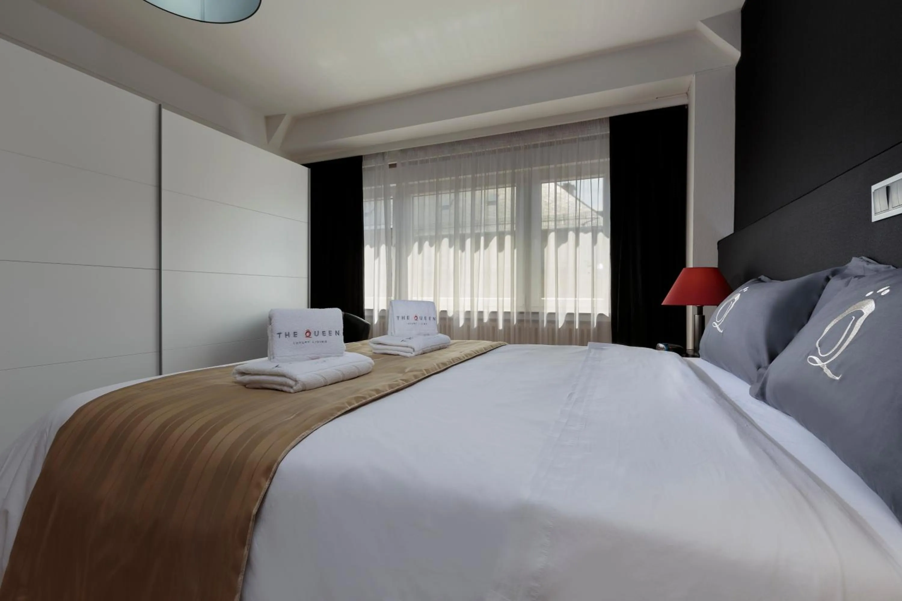 Bedroom, Bed in The Queen Luxury Apartments - Villa Carlotta