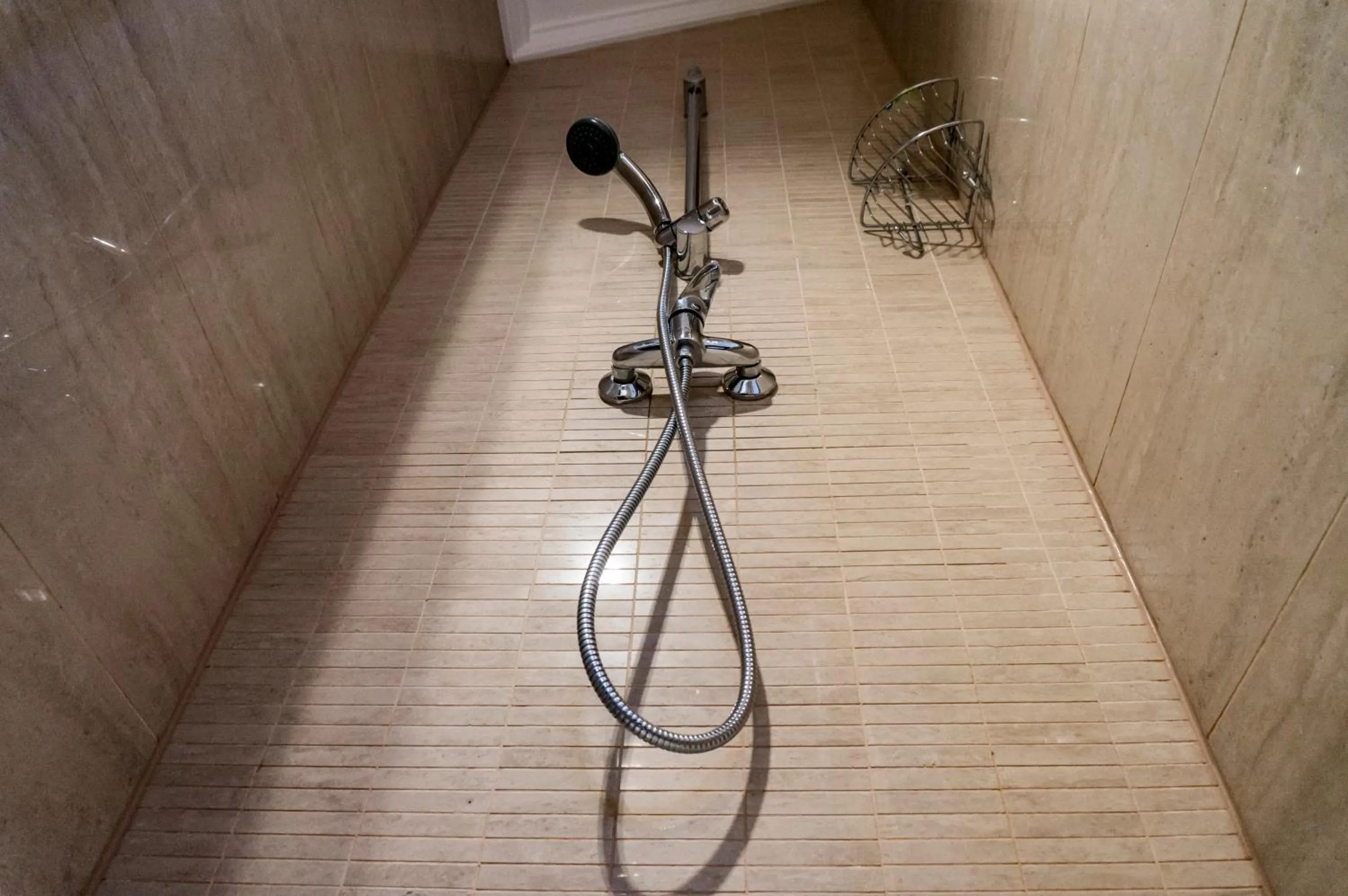 Shower in The Queen Luxury Apartments - Villa Carlotta