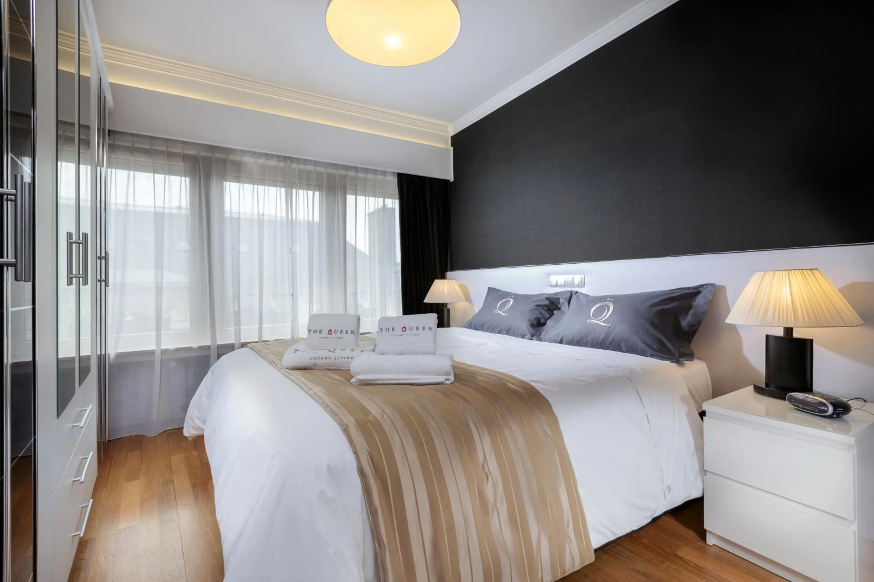 Bedroom, Bed in The Queen Luxury Apartments - Villa Carlotta