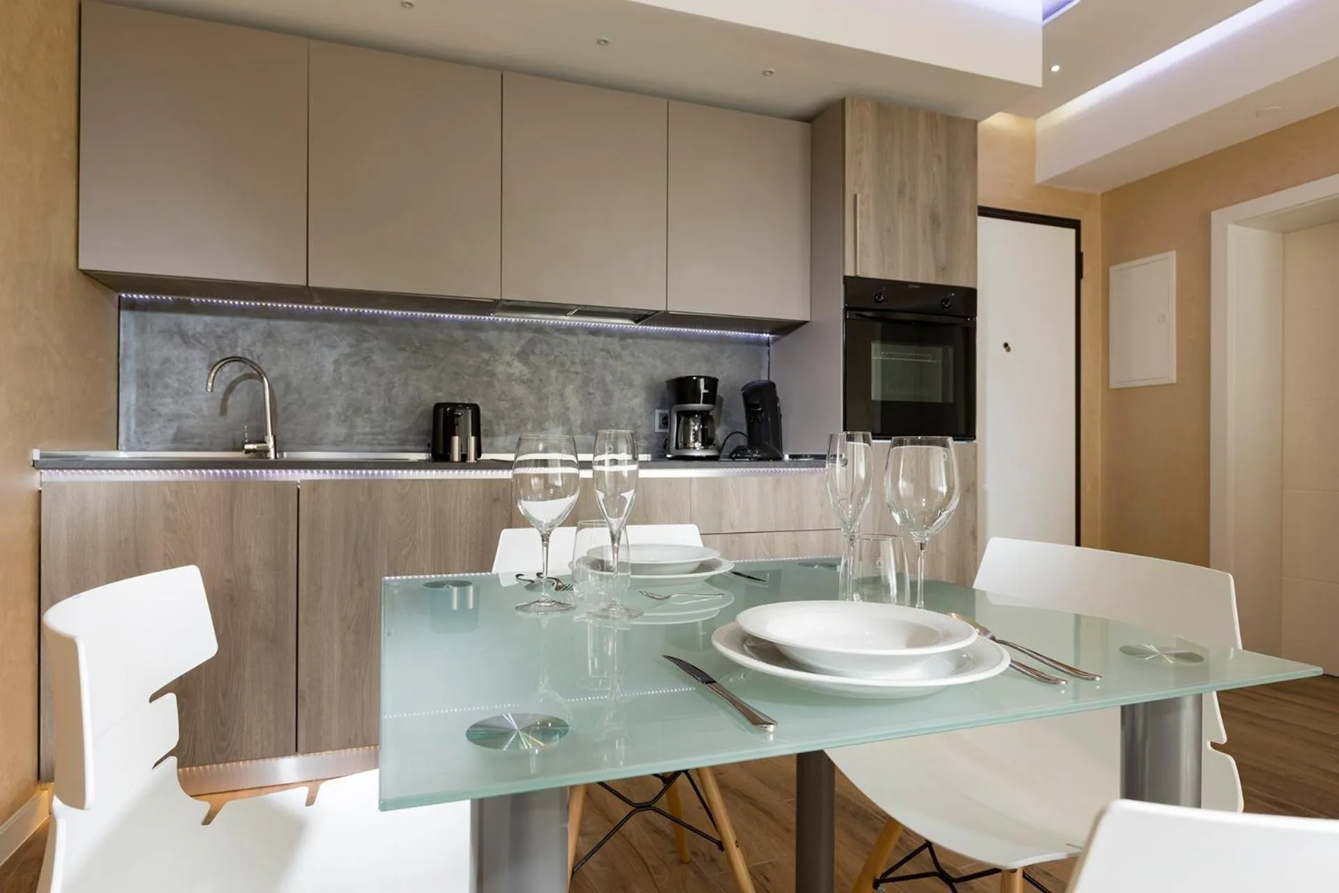 Dining area in The Queen Luxury Apartments - Villa Carlotta