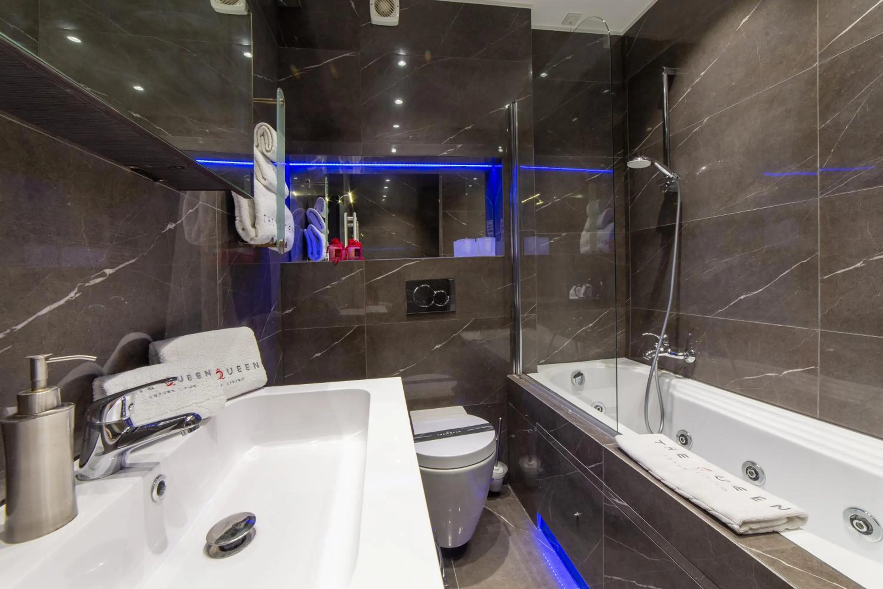 Bathroom in The Queen Luxury Apartments - Villa Carlotta