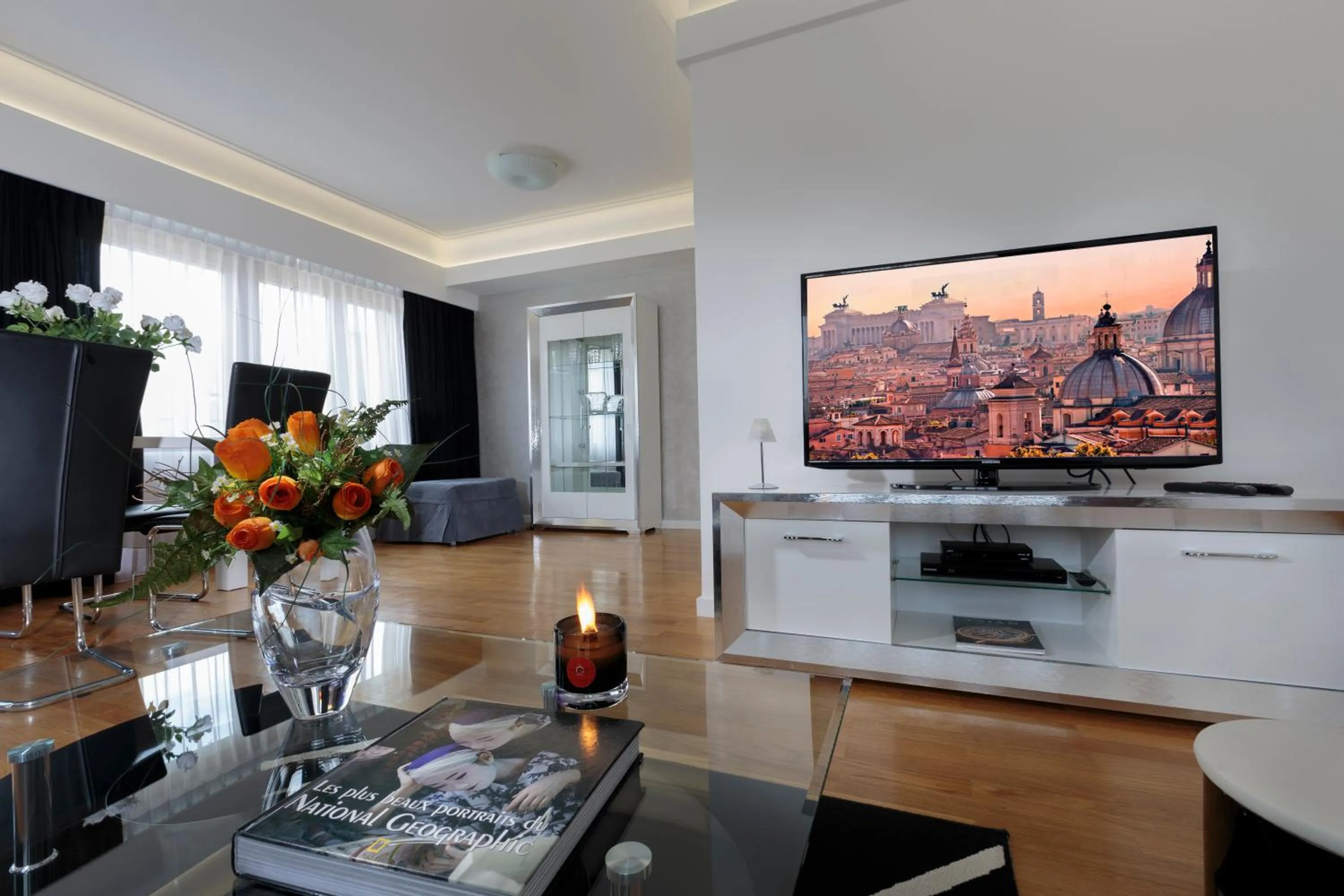 TV and multimedia in The Queen Luxury Apartments - Villa Carlotta