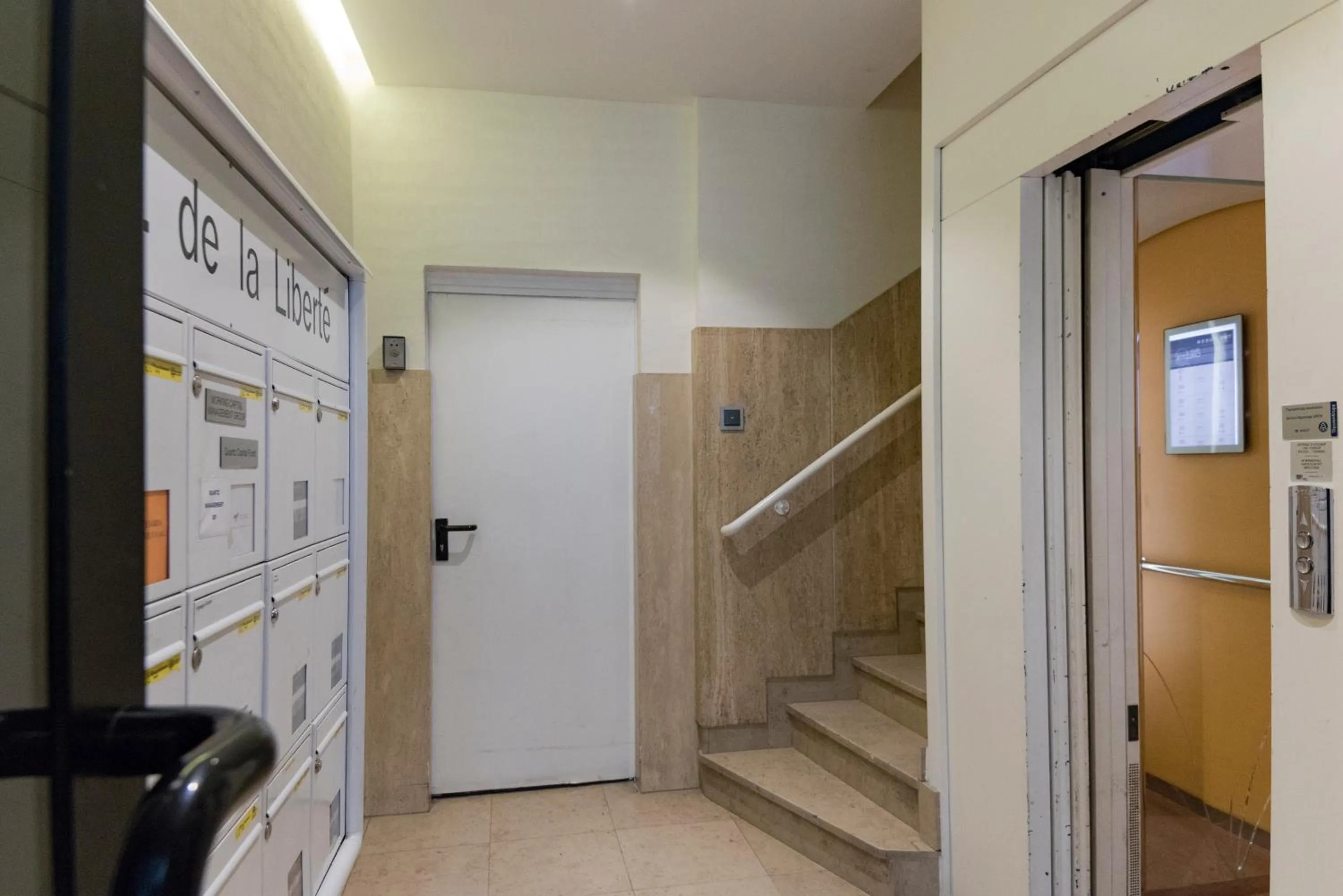 Facade/entrance in The Queen Luxury Apartments - Villa Carlotta