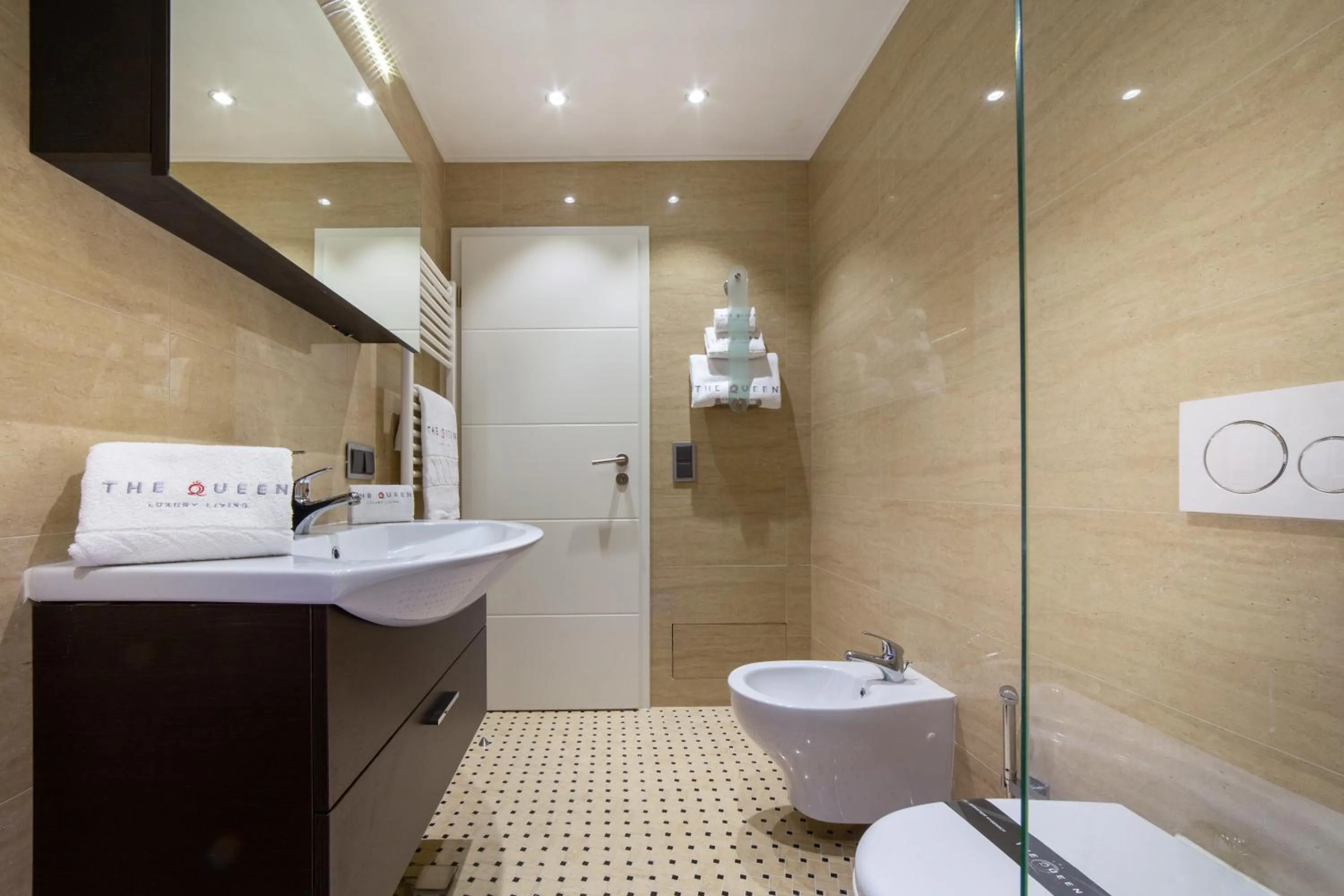 Toilet in The Queen Luxury Apartments - Villa Carlotta