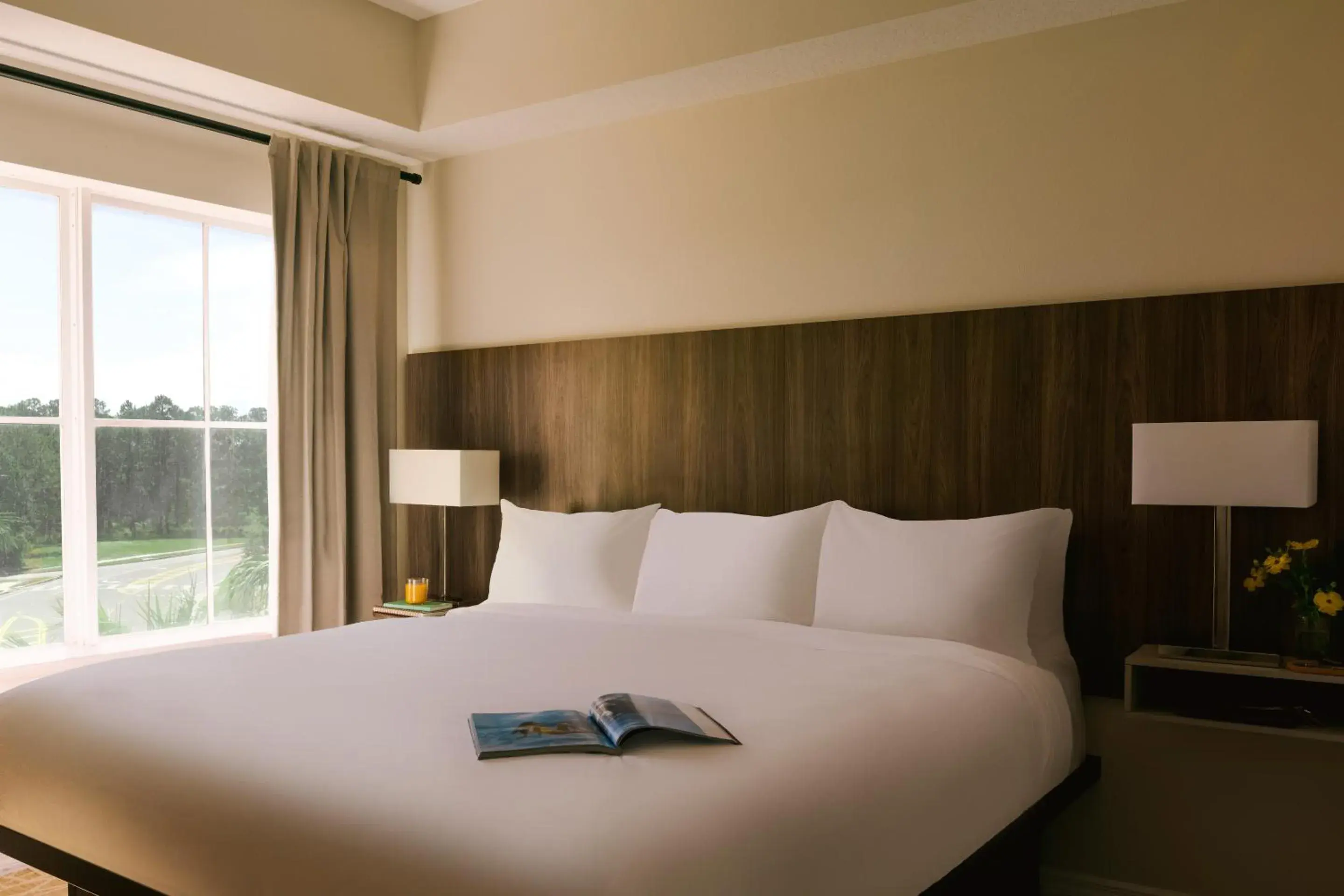 Superior One-Bedroom Apartment with Balcony in The Point Universal by Edge near Epic Superior One-Bedroom Apartment with Balcony in The Point Universal by Edge near Epic