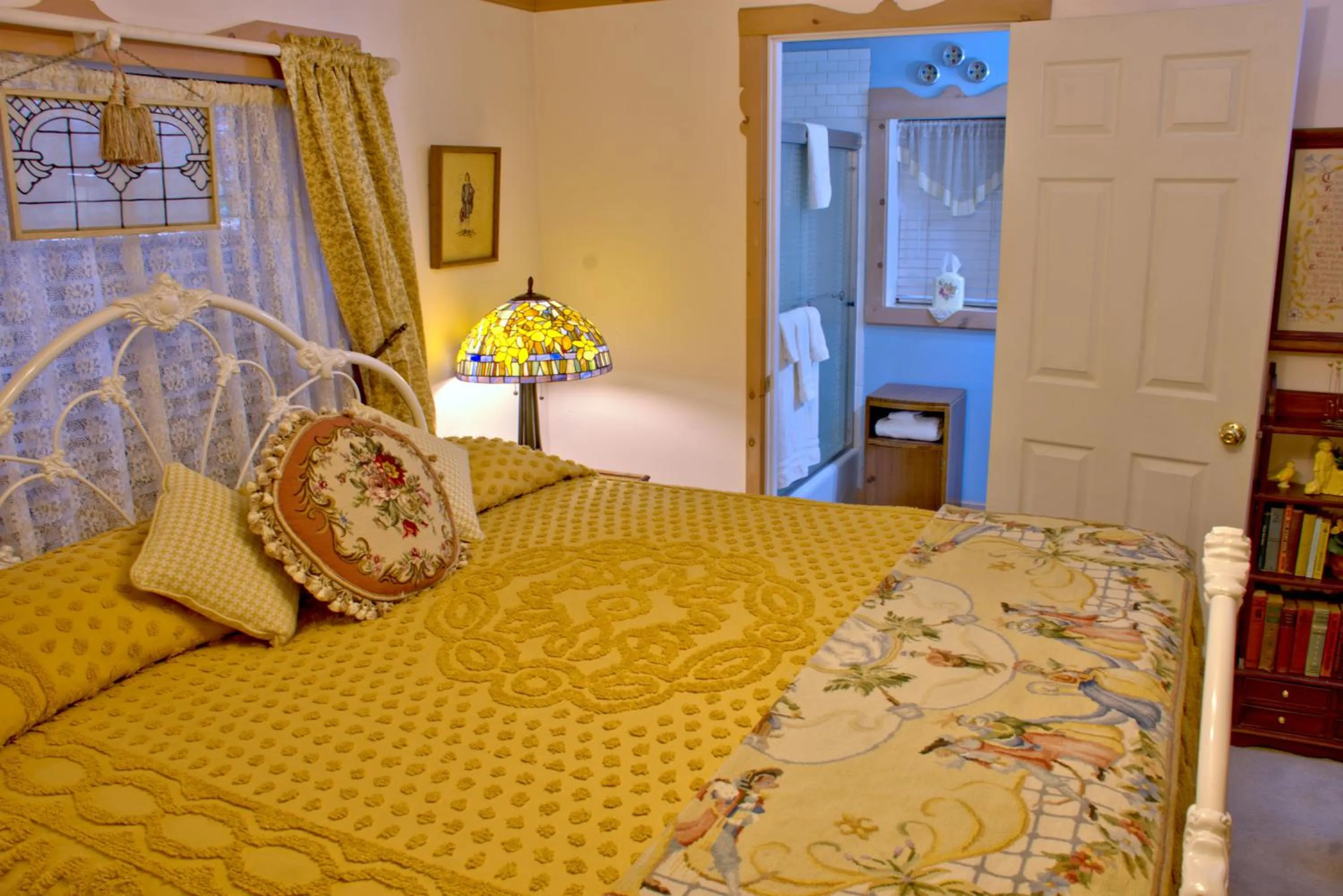 Bathroom, Bed in Big Yellow Inn