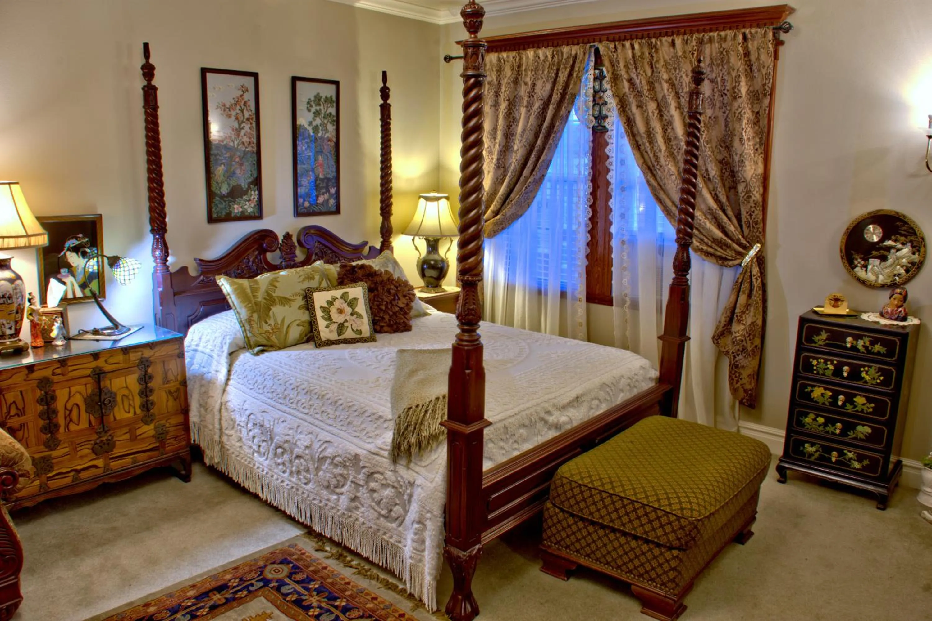 Bed in Big Yellow Inn