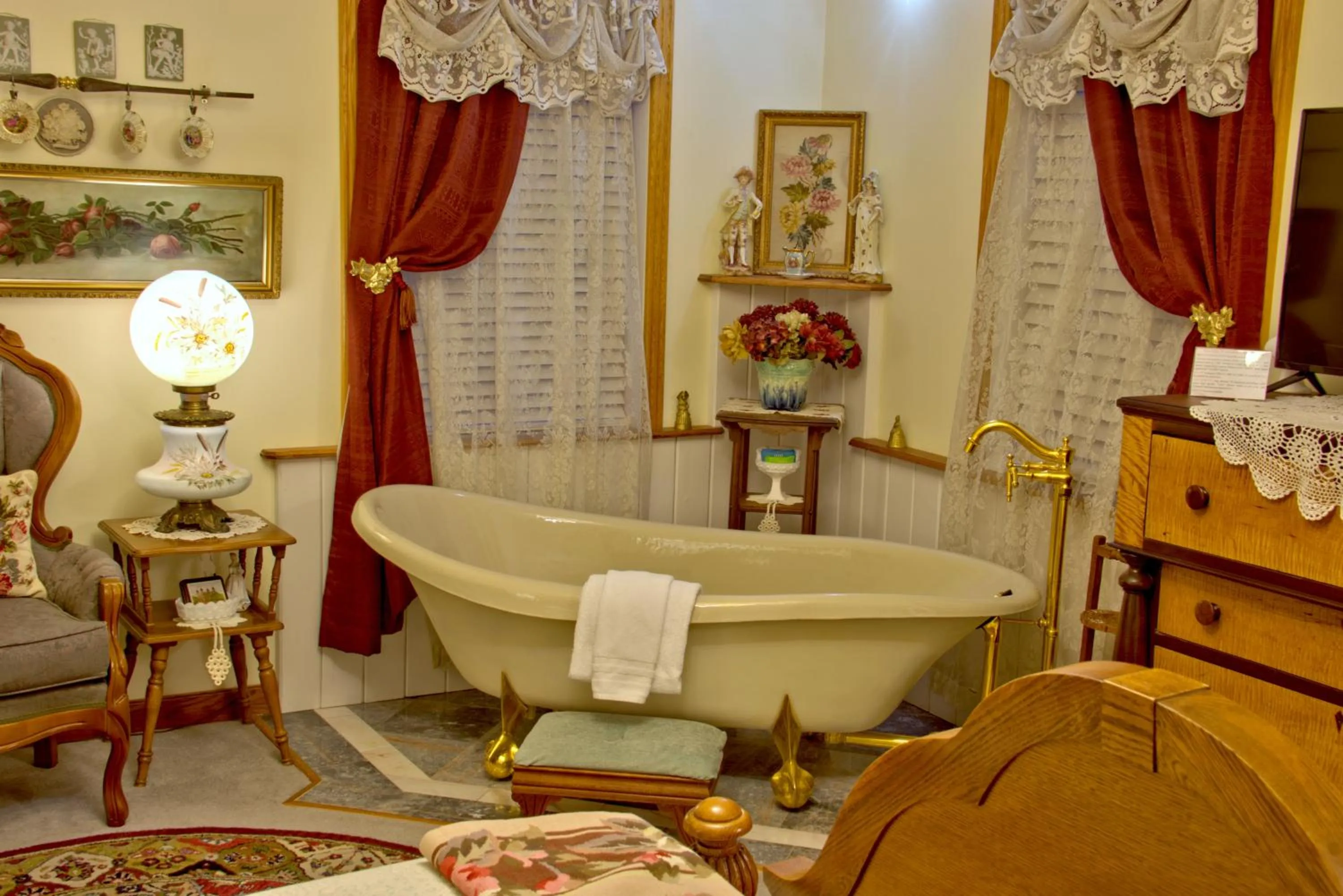 Bath in Big Yellow Inn