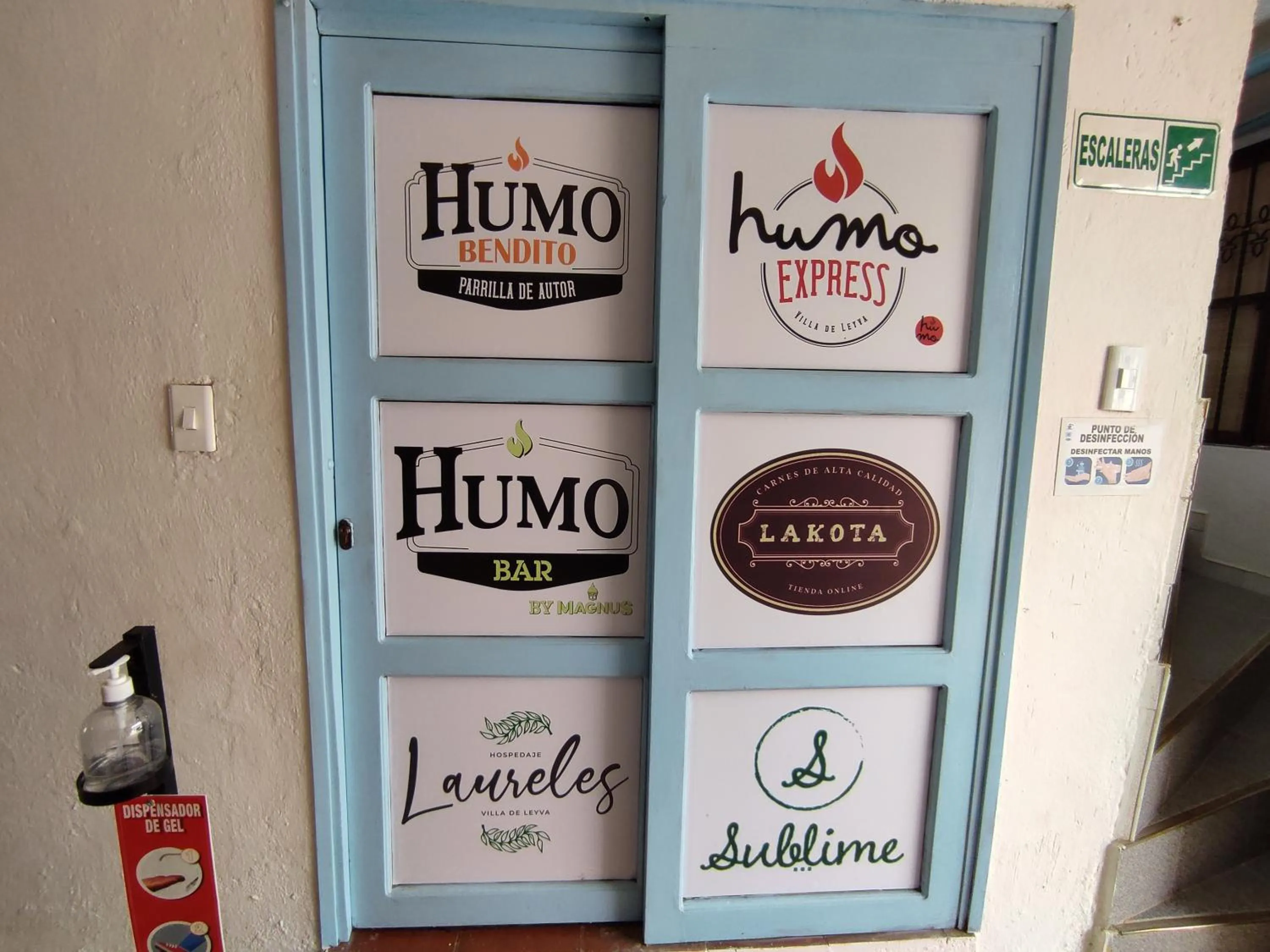 Property logo or sign in Laureles de la Villa