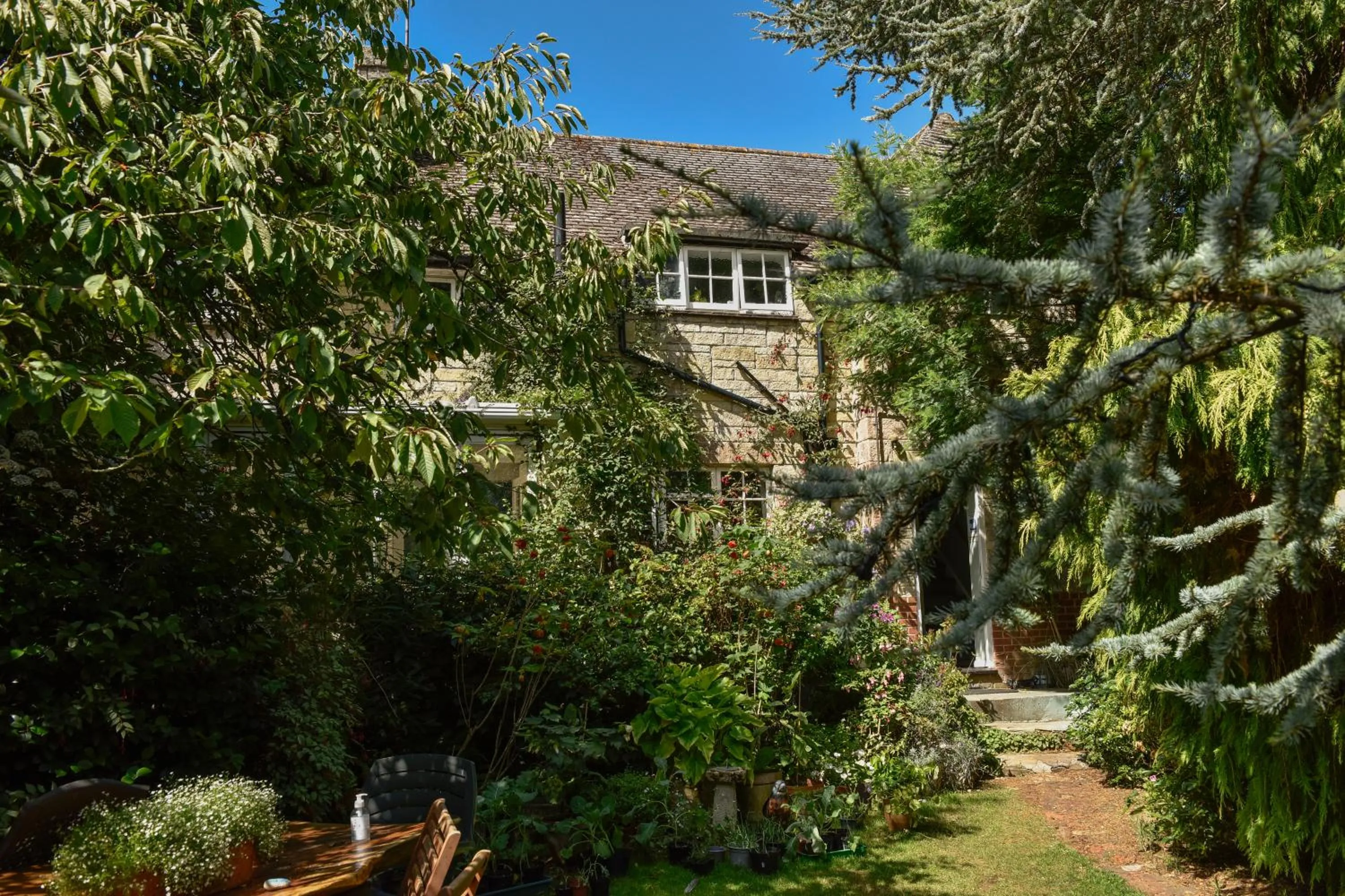 Property building in Ward Avenue B&B