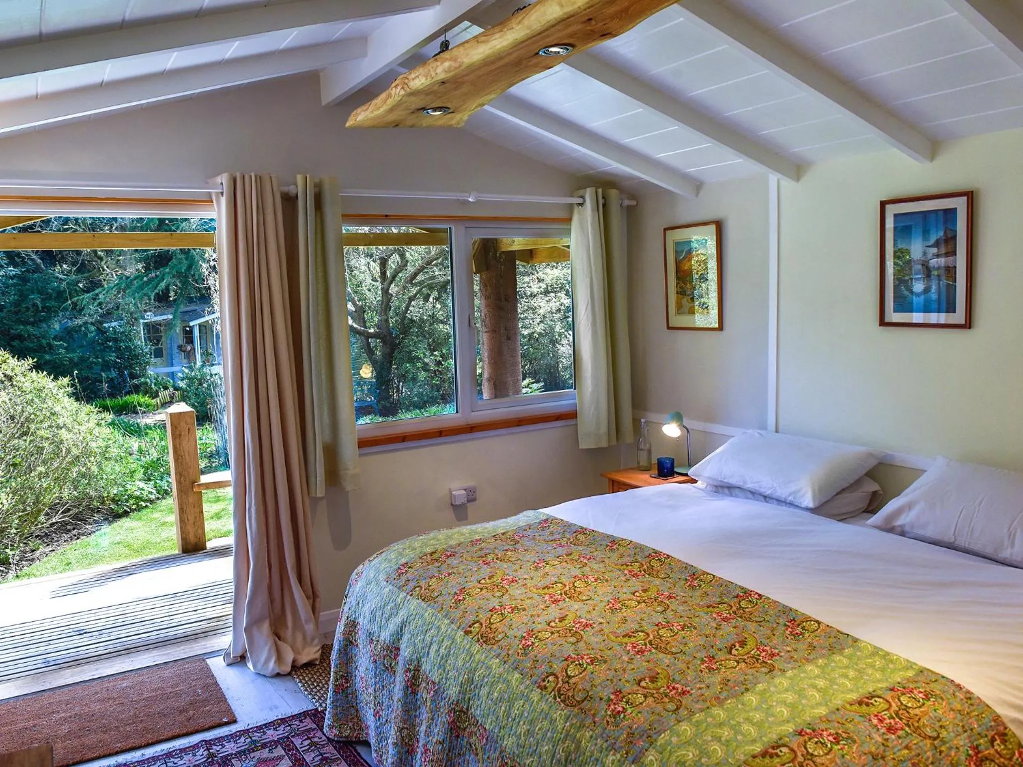 Garden view, Bed in Ward Avenue B&B