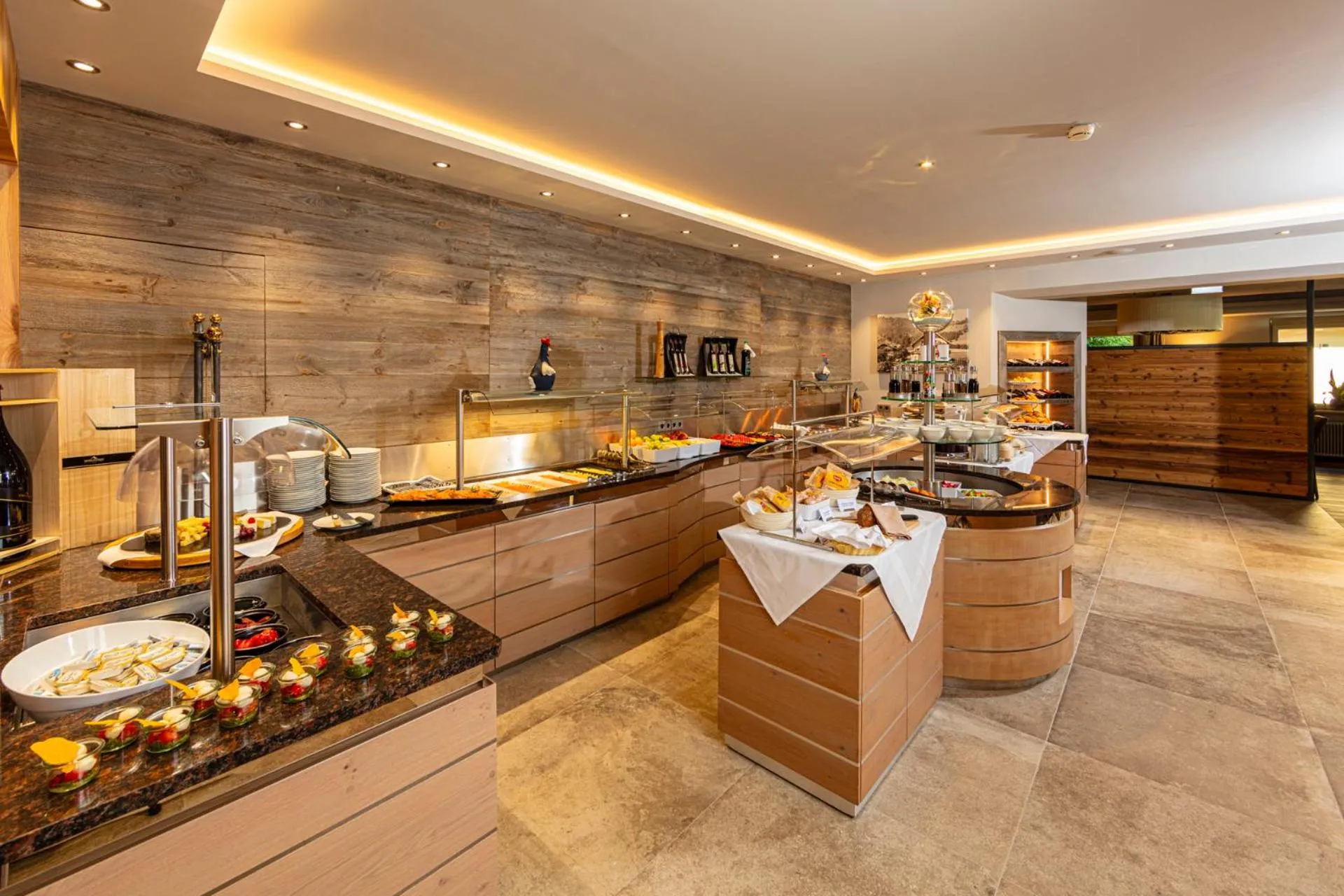 Buffet breakfast in Aktivhotel Schweizerhof Kitzbühel