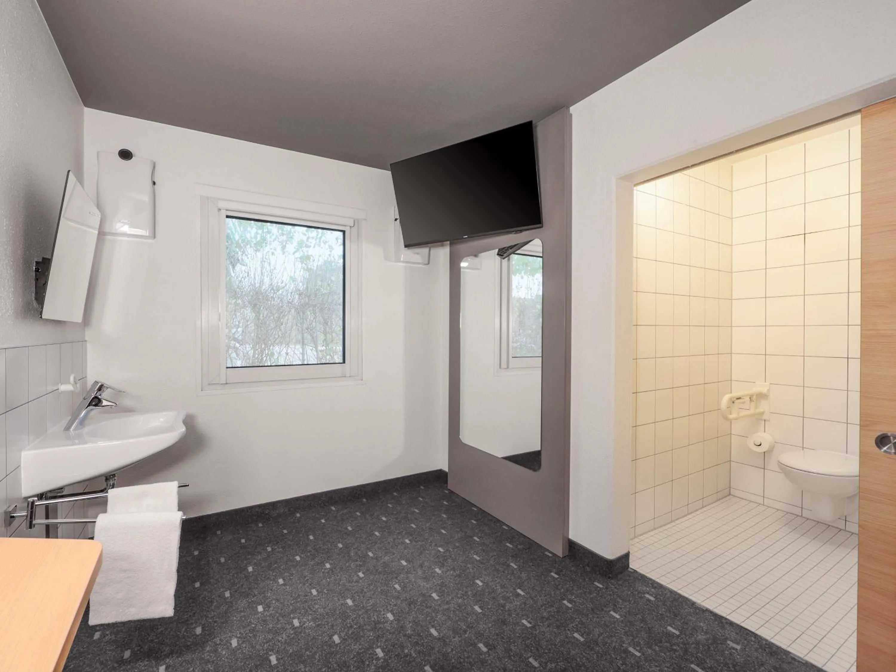 Photo of the whole room in B&B HOTEL Berlin Genshagen-Nord