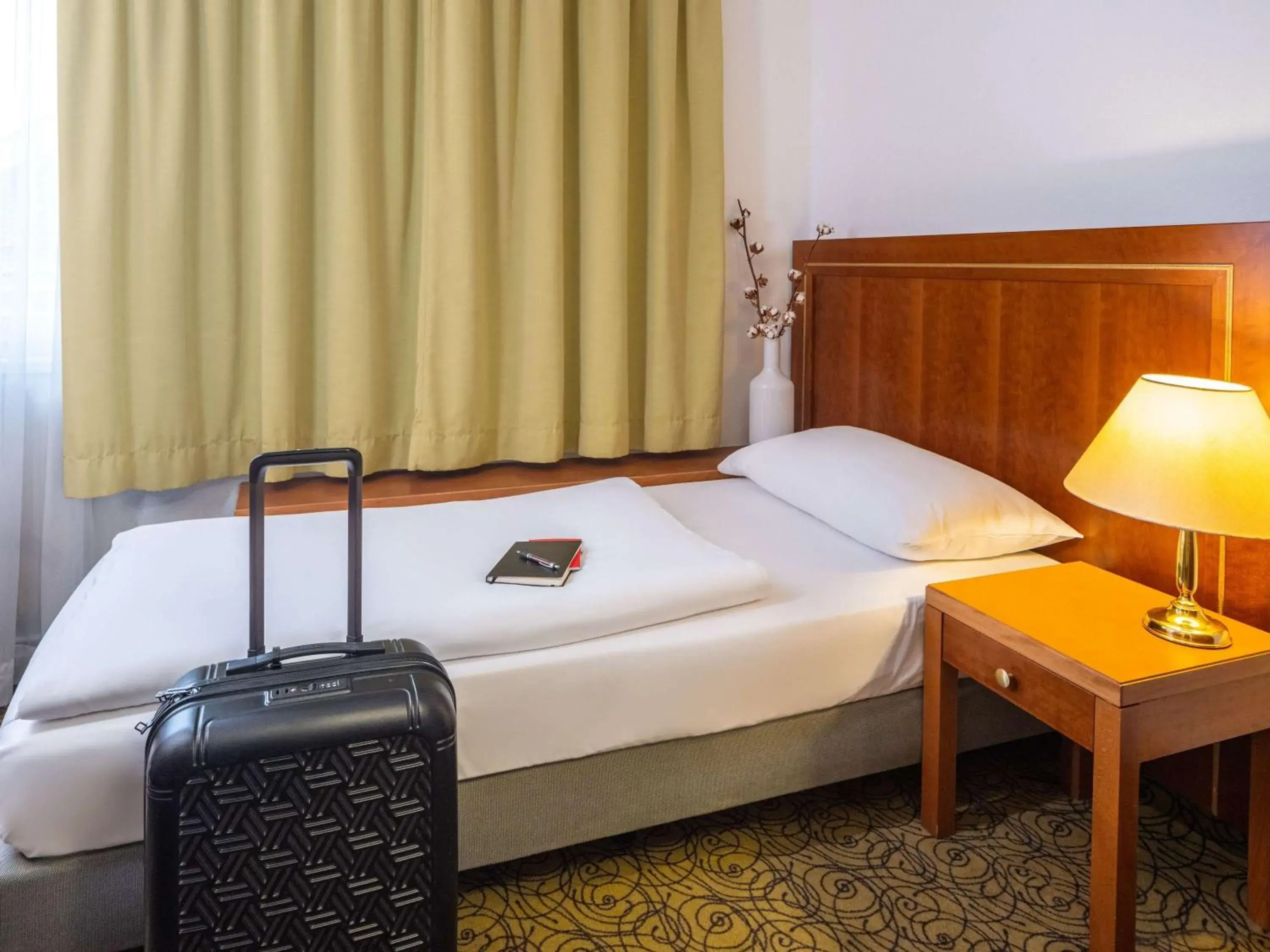 Budget Single Room - single occupancy in Hotel Mercure Wien Westbahnhof Budget Single Room - single occupancy in Hotel Mercure Wien Westbahnhof