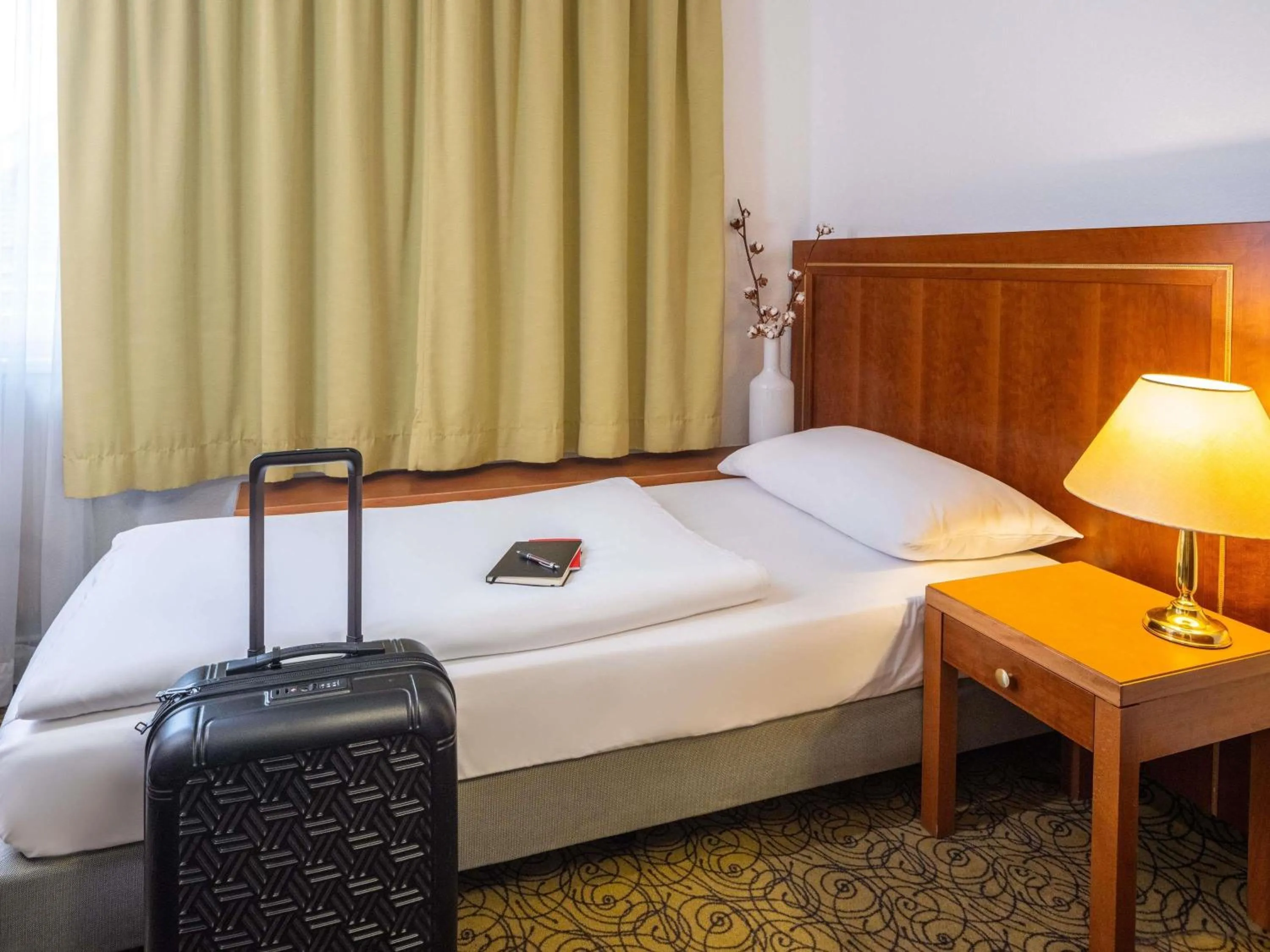 Bedroom, Bed in Hotel Mercure Wien Westbahnhof