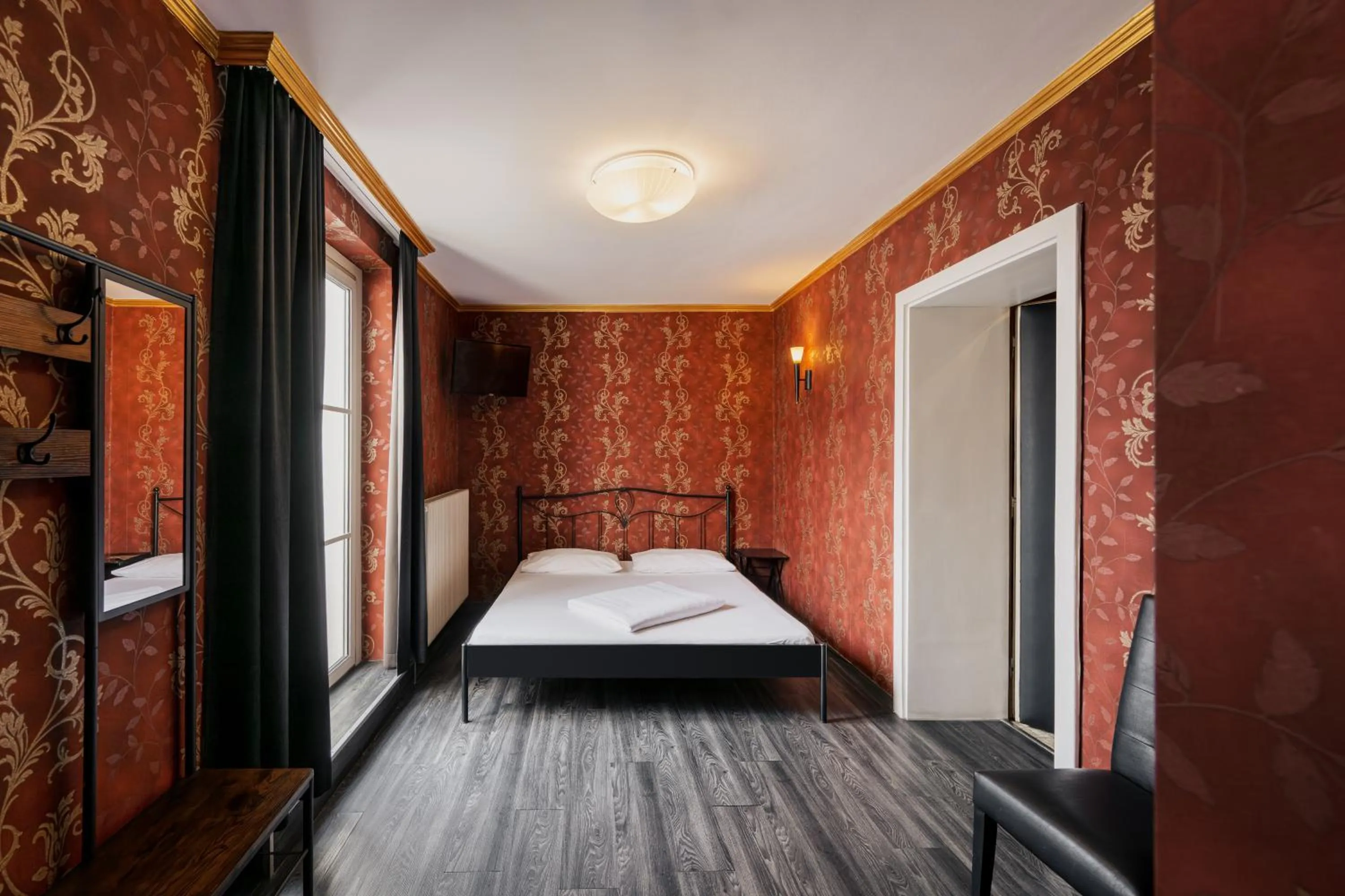 Photo of the whole room, Bed in Hotel Goldene Spinne