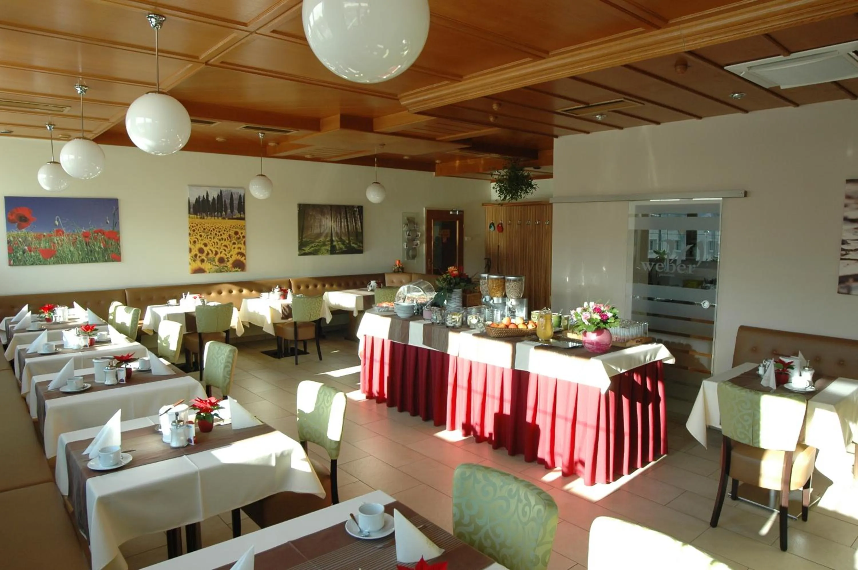 Restaurant/places to eat in Pension Weber