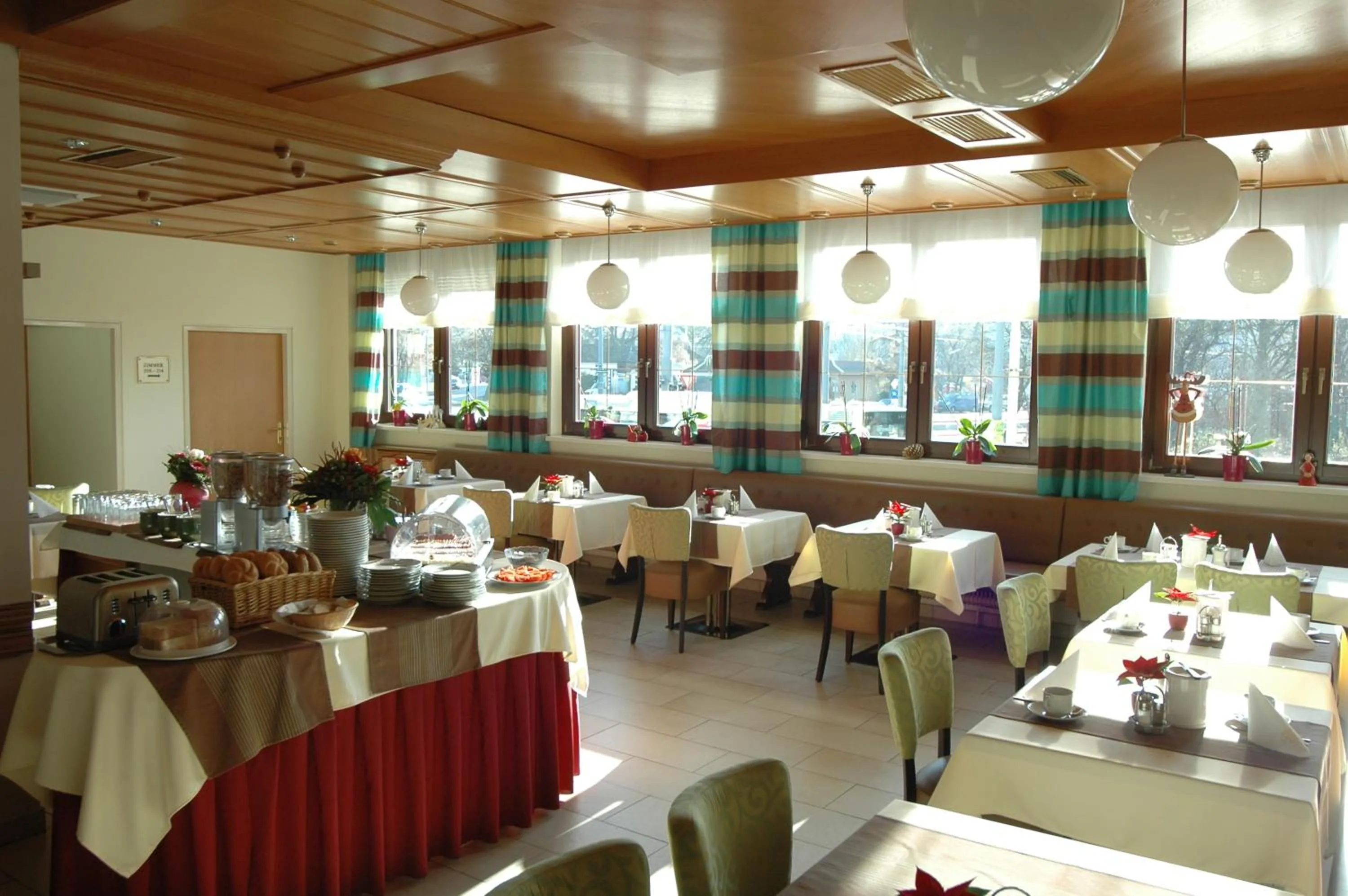 Restaurant/places to eat in Pension Weber