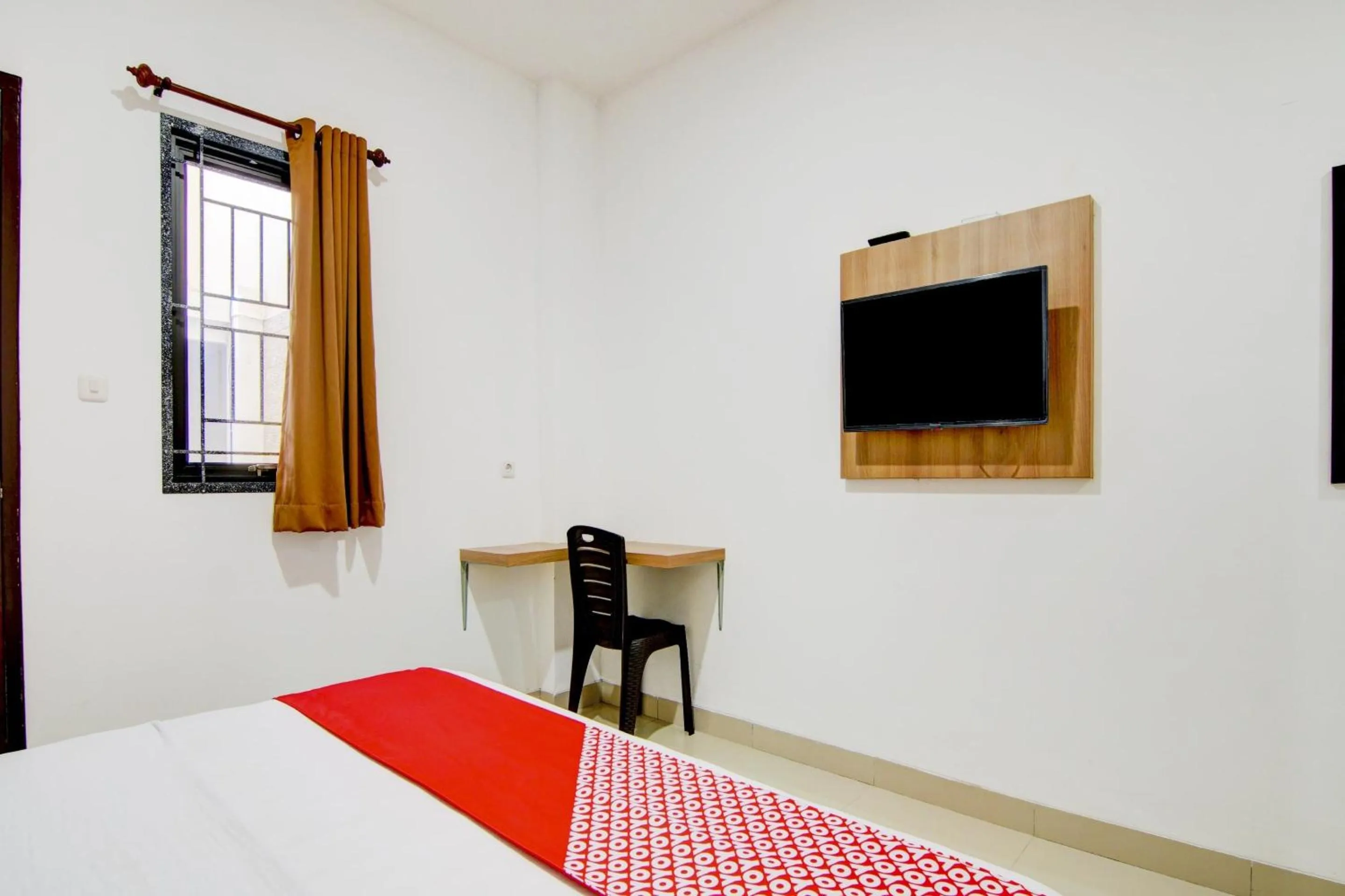 Bedroom in OYO 90233 The Shine Residence