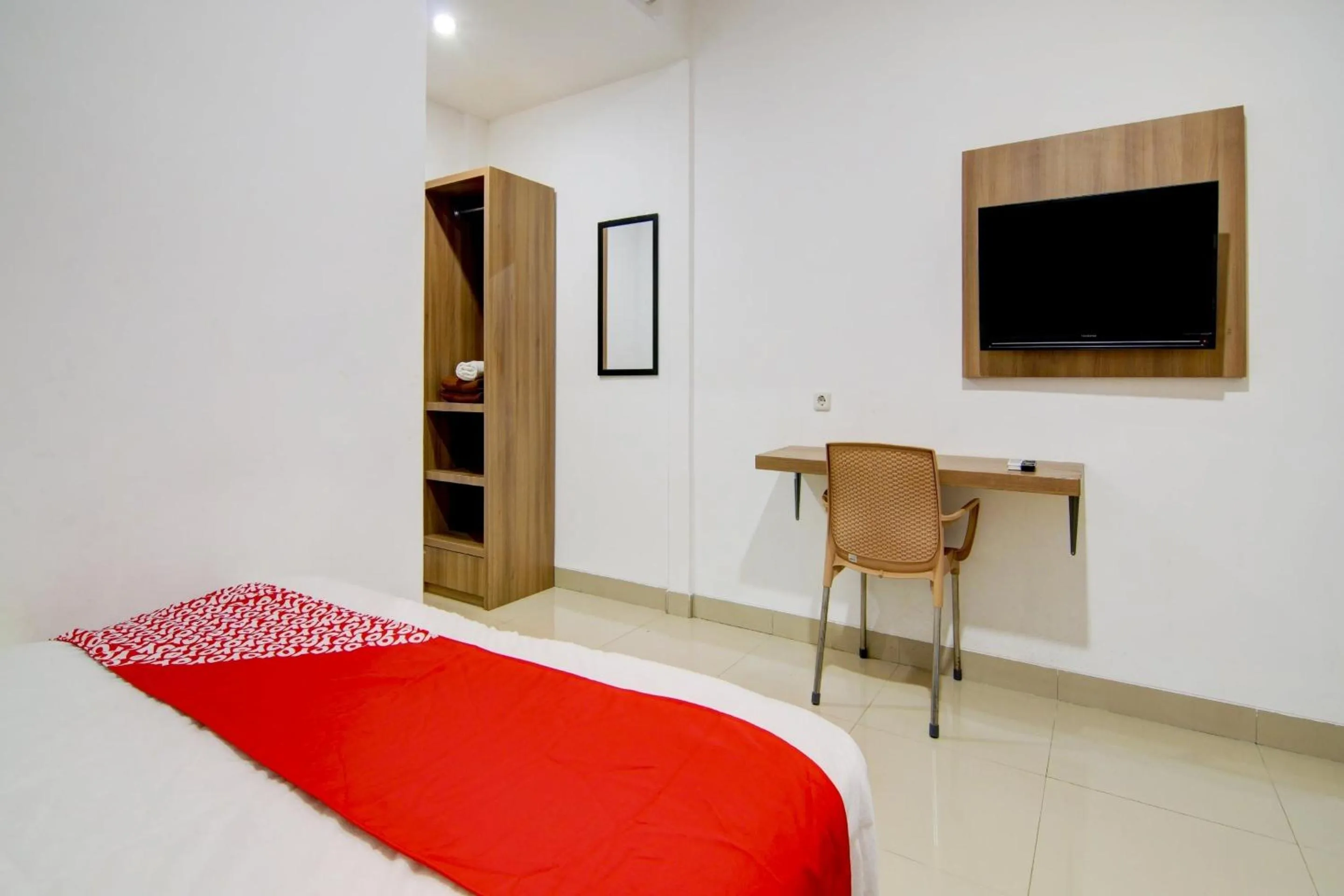 Bedroom in OYO 90233 The Shine Residence