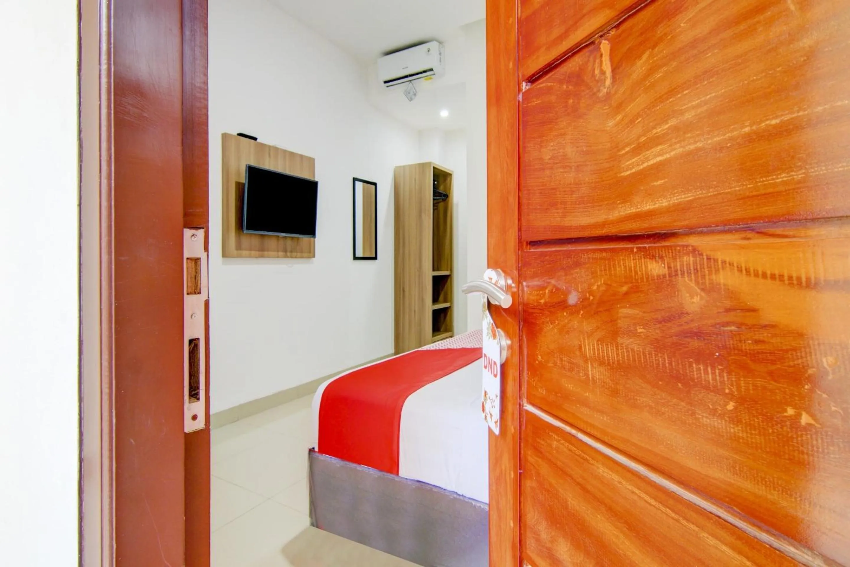 Bedroom in OYO 90233 The Shine Residence